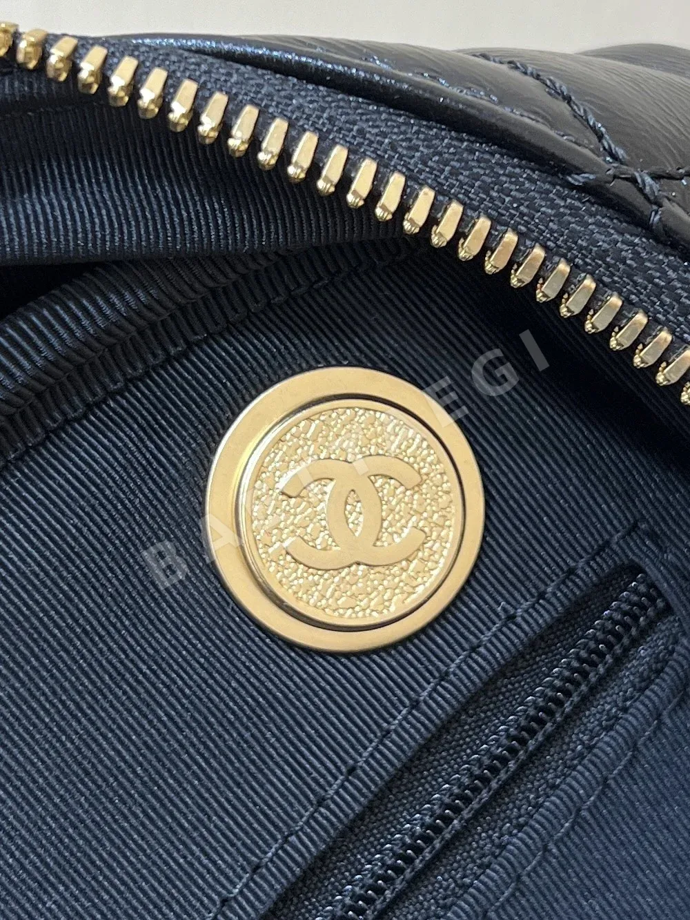샤넬 24A 주름 송아지가죽 스몰 볼링백 AS4905 상세 이미지 6