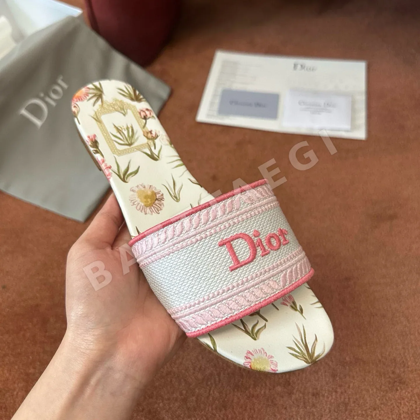 디올 로고 자수 캔버스 플랫 샌들 상세 이미지 3