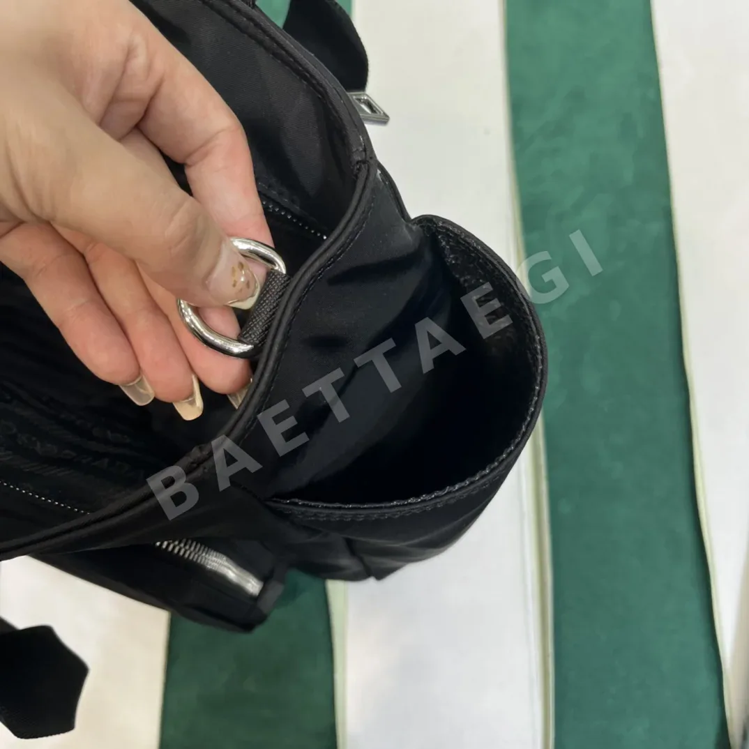 프라다 클래식 나일론 기저귀 가방 1BG102 상세 이미지 5