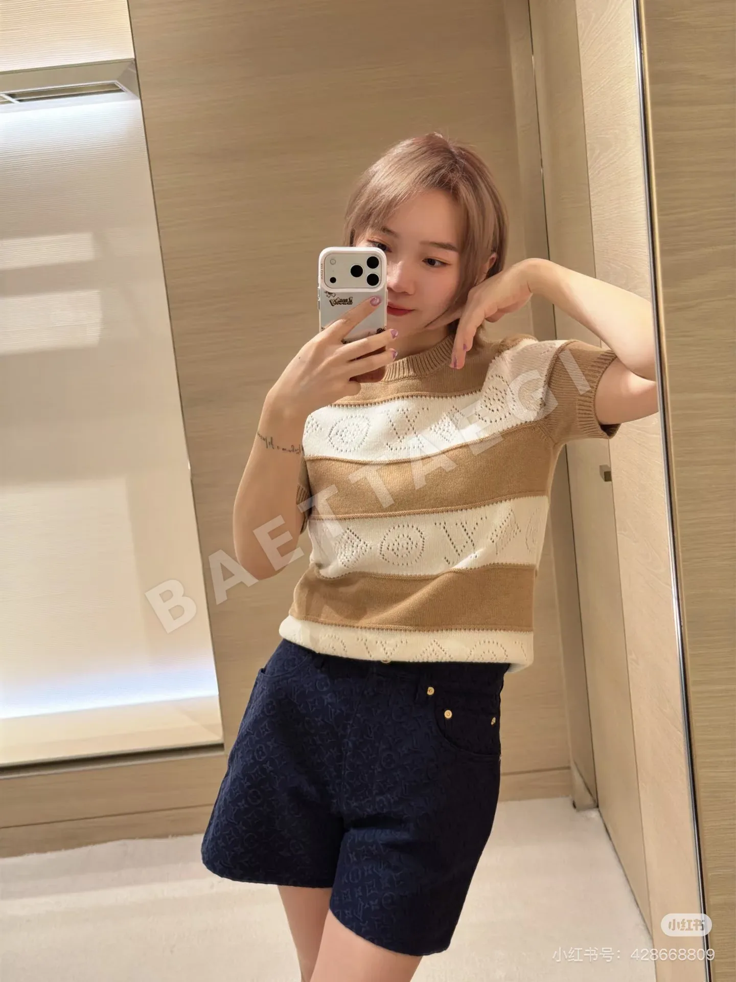 루이비통 스트라이프 레이스 반팔 니트 티셔츠 상세 이미지 5