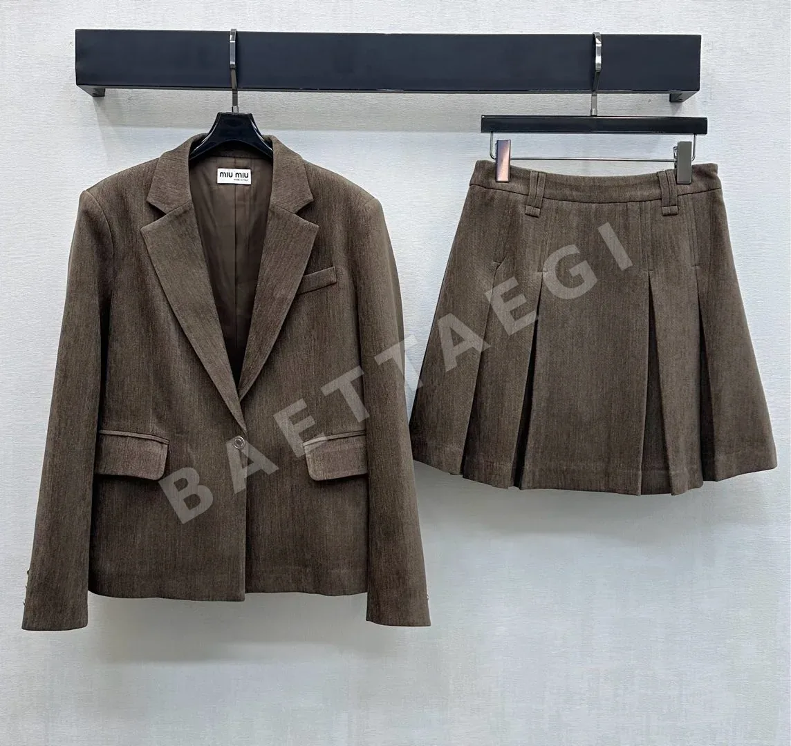 미우미우 카라 재킷 플리츠 스커트 세트 97458