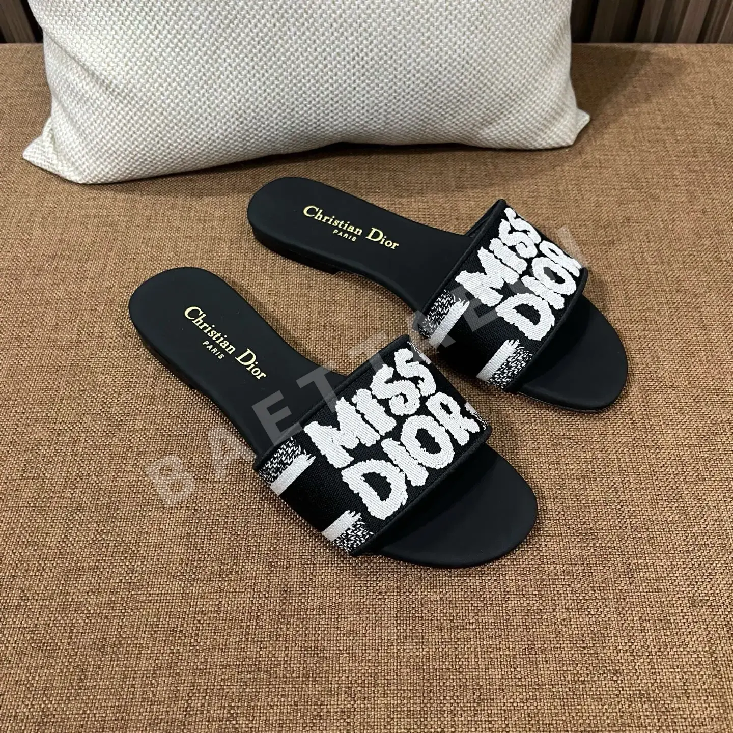 디올 자수 캔버스 샌들 상세 이미지 5