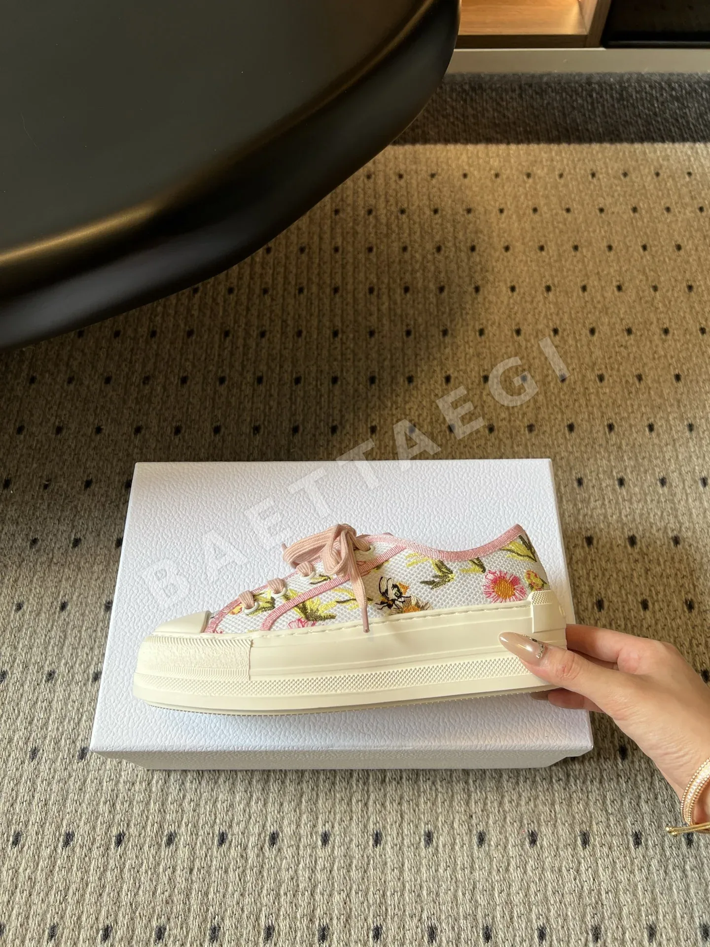 디올 모노그램 캔버스 스니커즈 상세 이미지 5