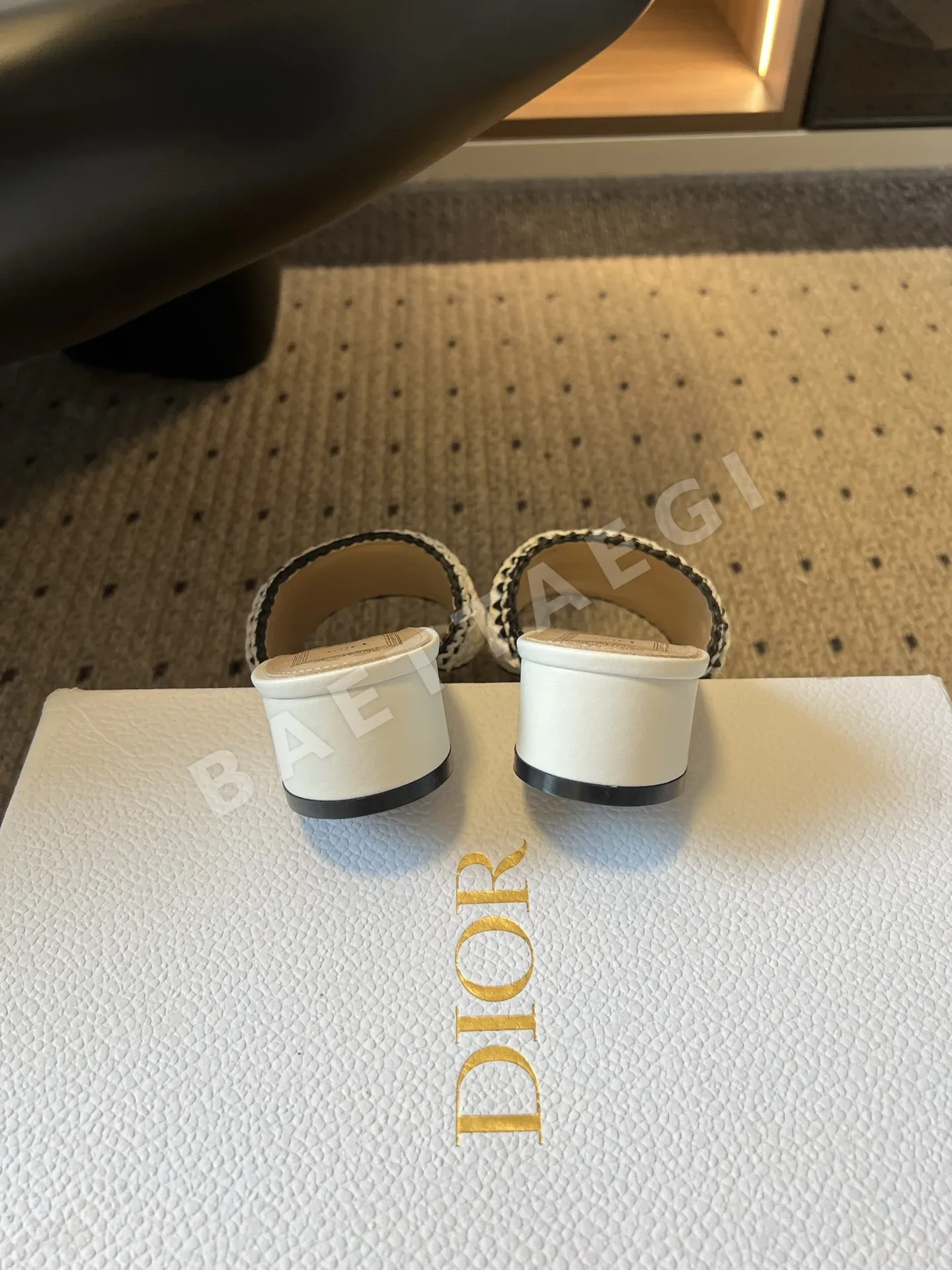 디올 뉴 스트로우 짜임 로히얼 샌들 상세 이미지 9