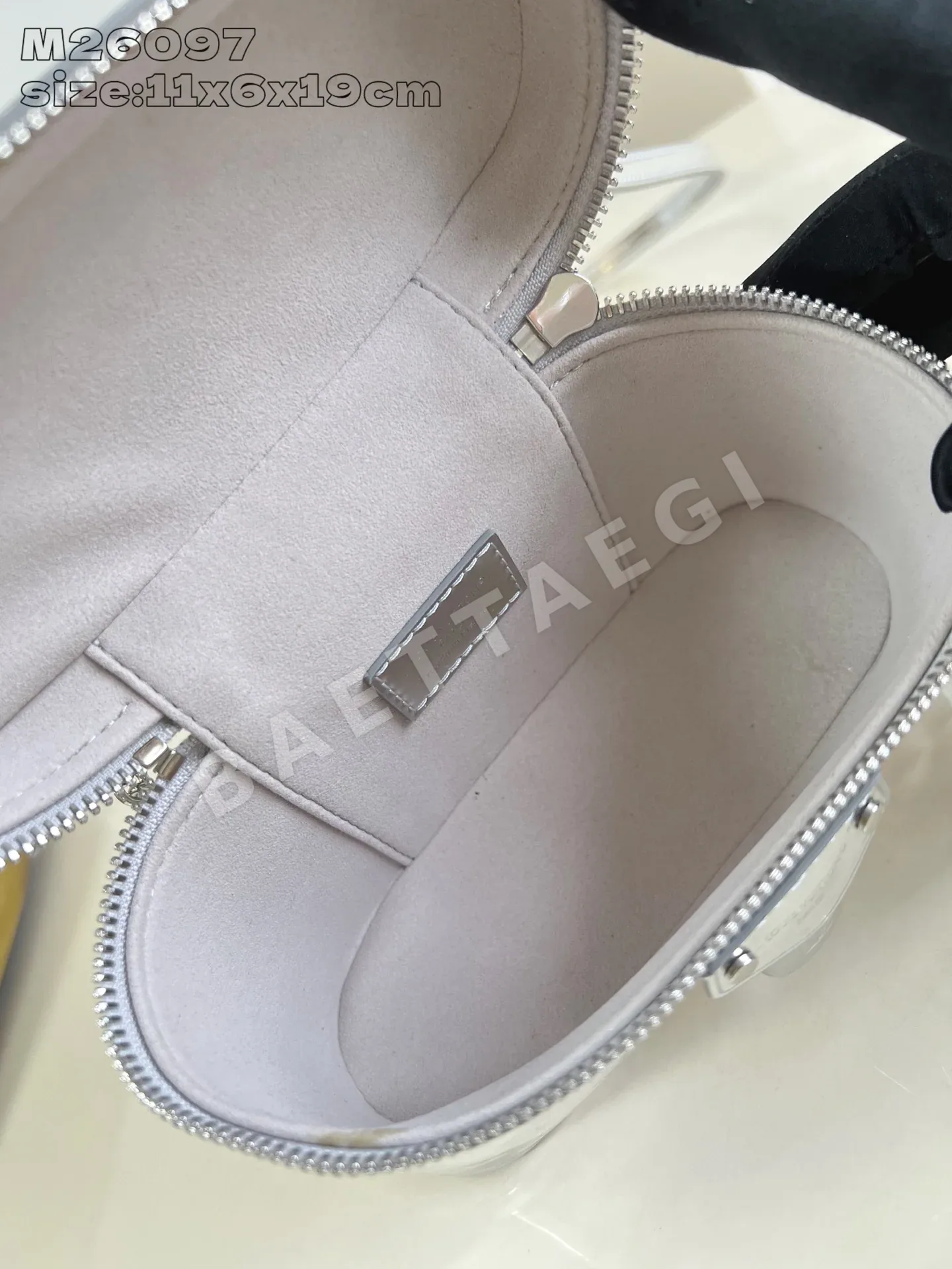 루이비통 베니티 체인 파우치 M26097 상세 이미지 8