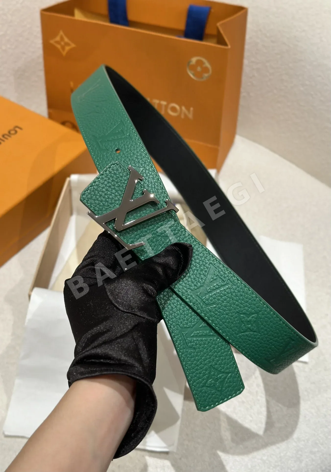 루이비통 엠보싱 카프스킨 스틸 버클 벨트 상세 이미지 4