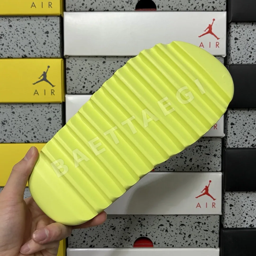 아디다스 [LW] 이지 슬라이드 GX6138 200625 Adidas Yeezy Slide Glow Green 상세 이미지 4
