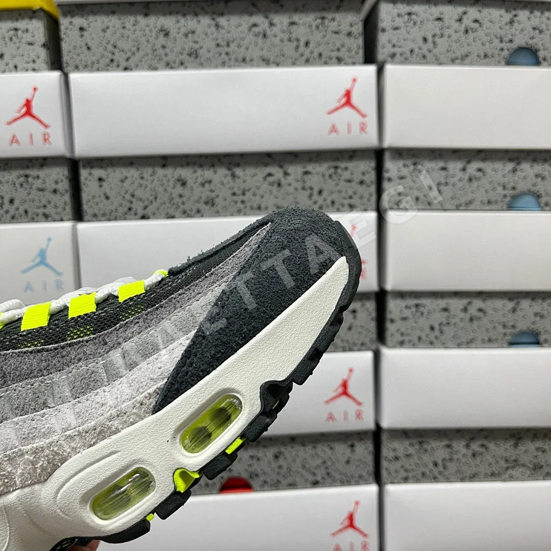 나이키 [KZ2.0] 에어 맥스 95 OG 그레이 화이트 그린 HM4738-001 201164 Nike Air Max 95 OG Reverse 상세 이미지 5
