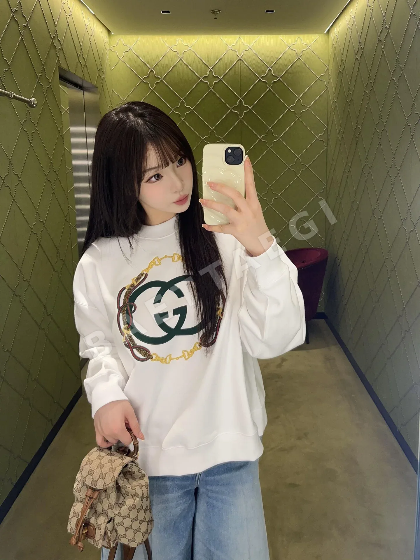 구찌 드롭숄더 루즈핏 자수 크루넥 니트 상세 이미지 3