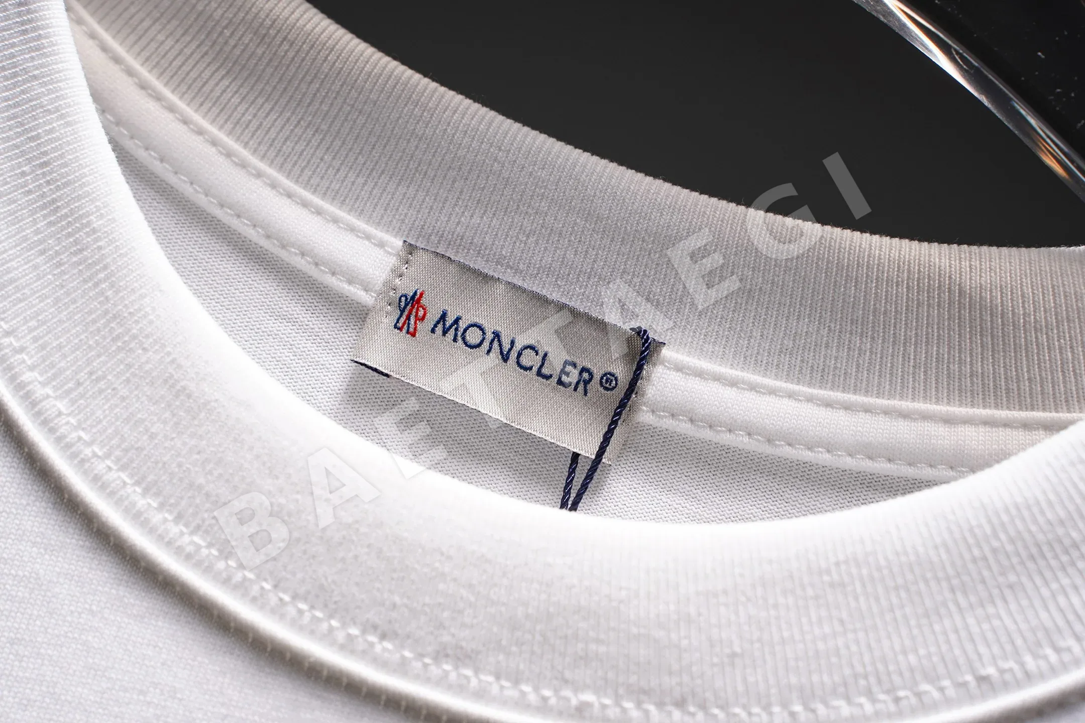 몽클레르 여성 크루넥 반팔 티셔츠 상세 이미지 4