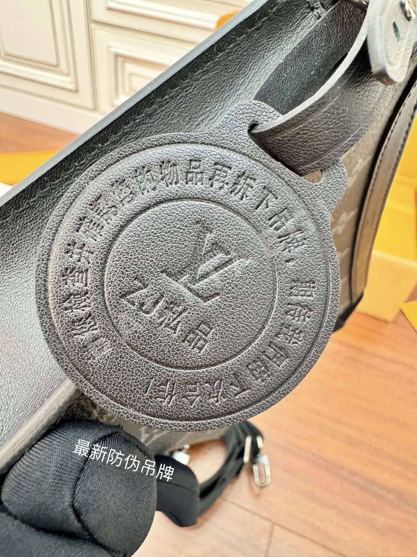 루이비통 M81124 가방 상세 이미지 4