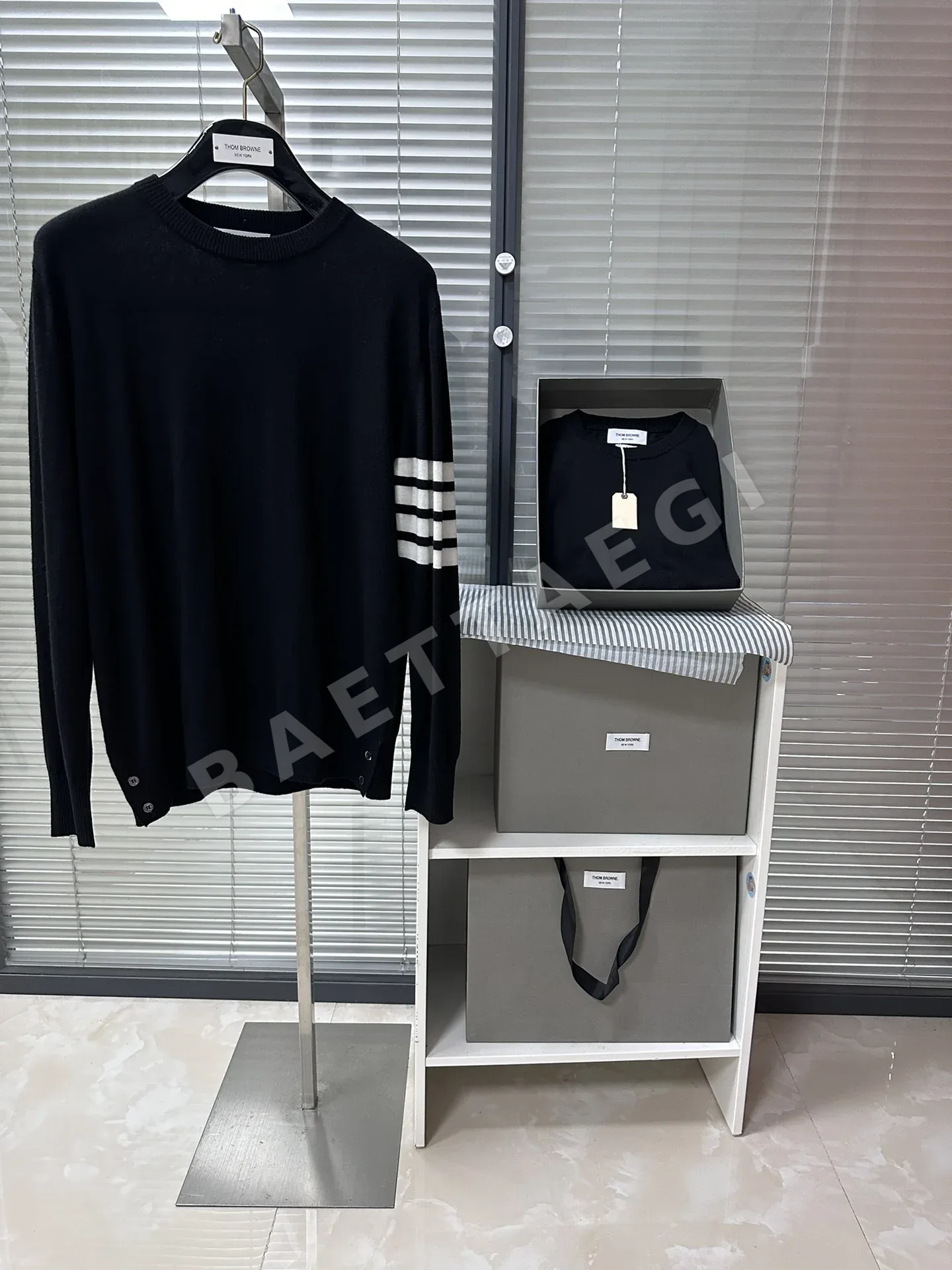 톰브라운 남성 울 크루넥 니트 상세 이미지 8