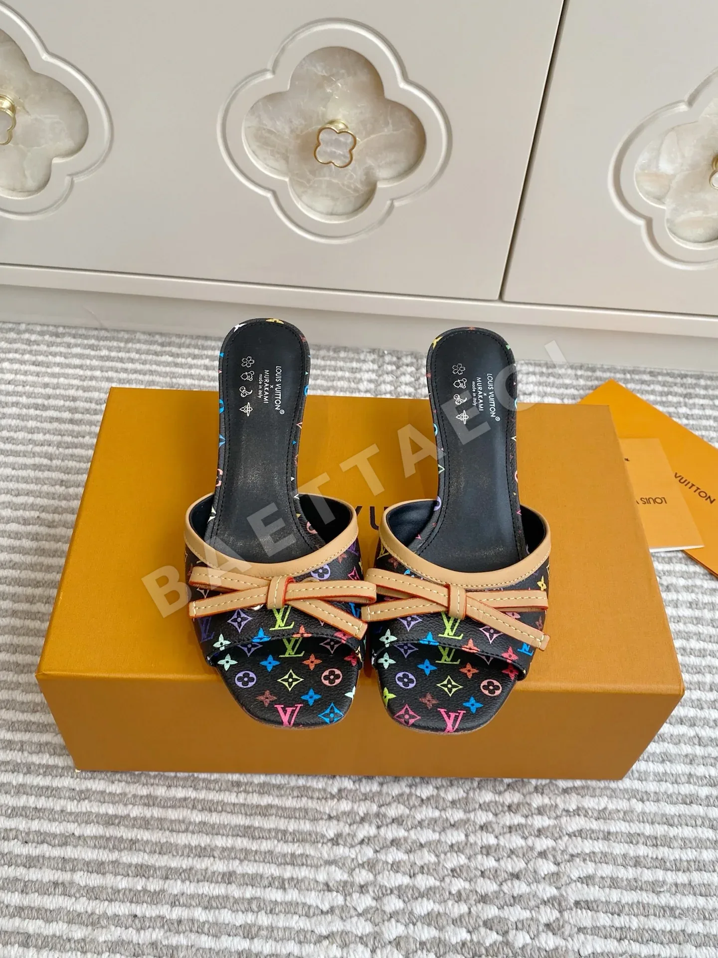 루이비통 LV 키티 힐 뮬 샌들 41830