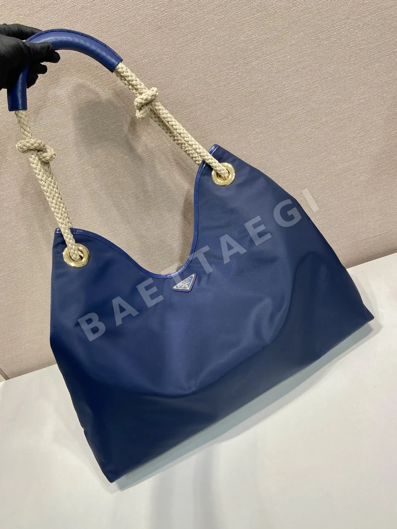 프라다 재생 나일론 대형 토트백 1BC244 상세 이미지 2