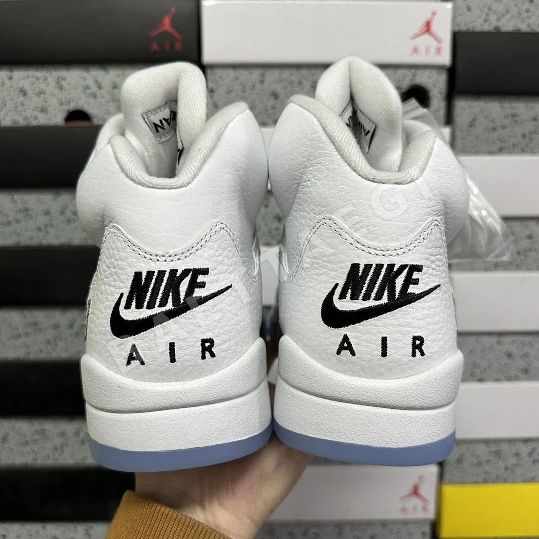 나이키 [GX] 조던 5 레트로 HQ7978-103 201355 Nike Jordan 5 Retro White Metallic 상세 이미지 3