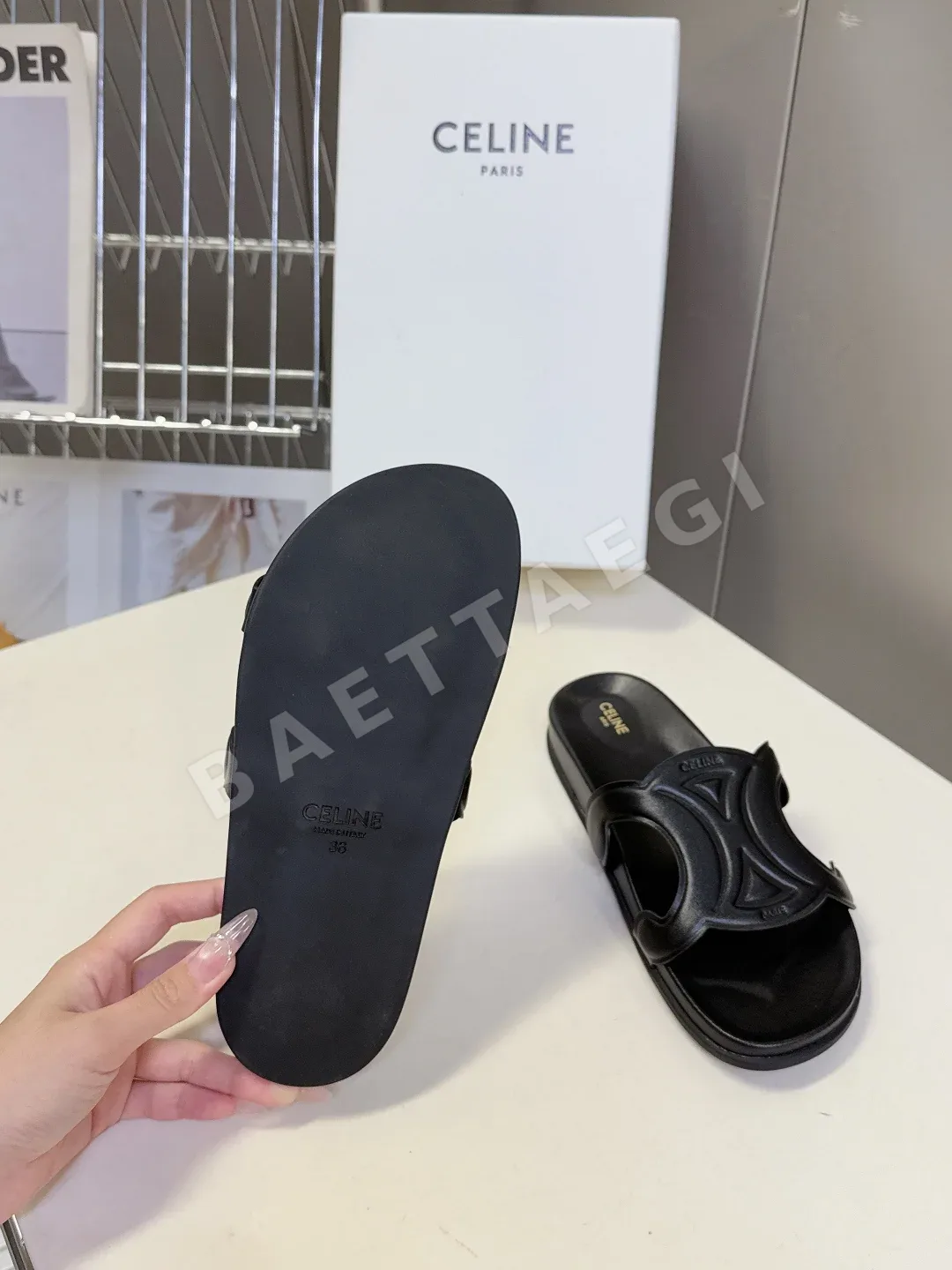셀린느 개선문 엠보싱 슬리퍼 상세 이미지 9