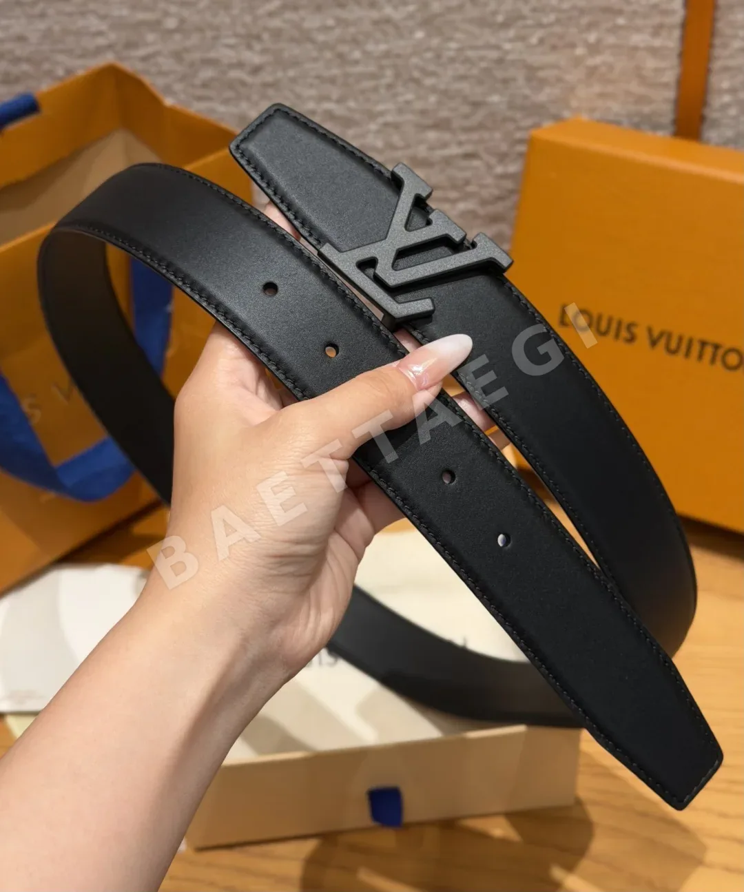 루이비통 LV 이니셜 리버시블 송아지가죽 벨트 상세 이미지 3