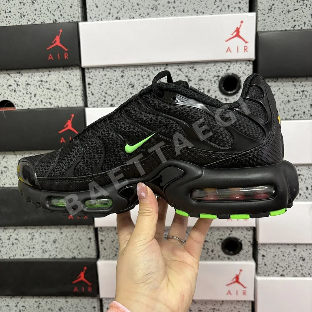 나이키 [DF] 에어 맥스 플러스 DM0032-024 201080 Nike Air Max Plus Black Green Strike 상세 이미지 2
