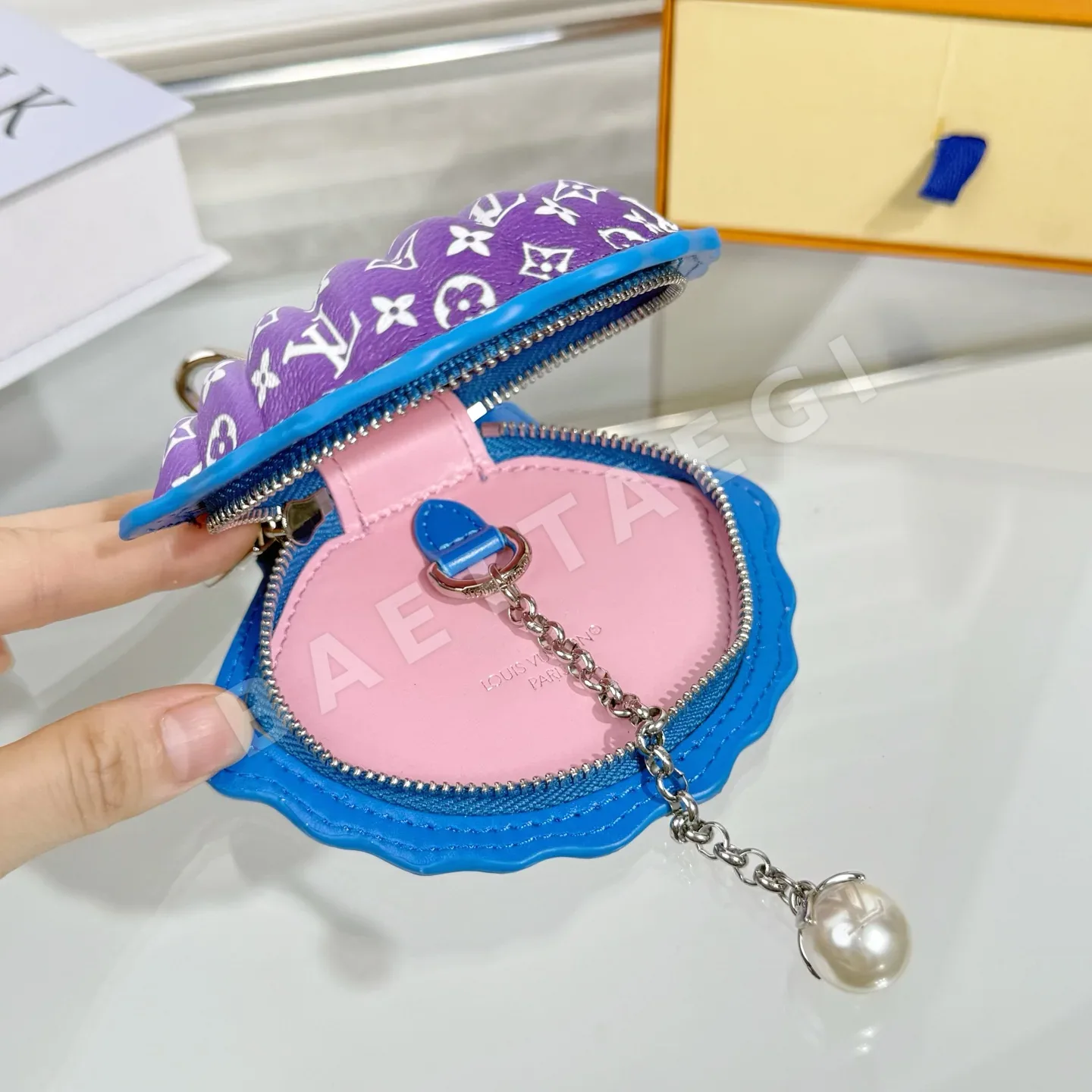루이비통 미니 진주 조개 펜던트 키링 상세 이미지 8