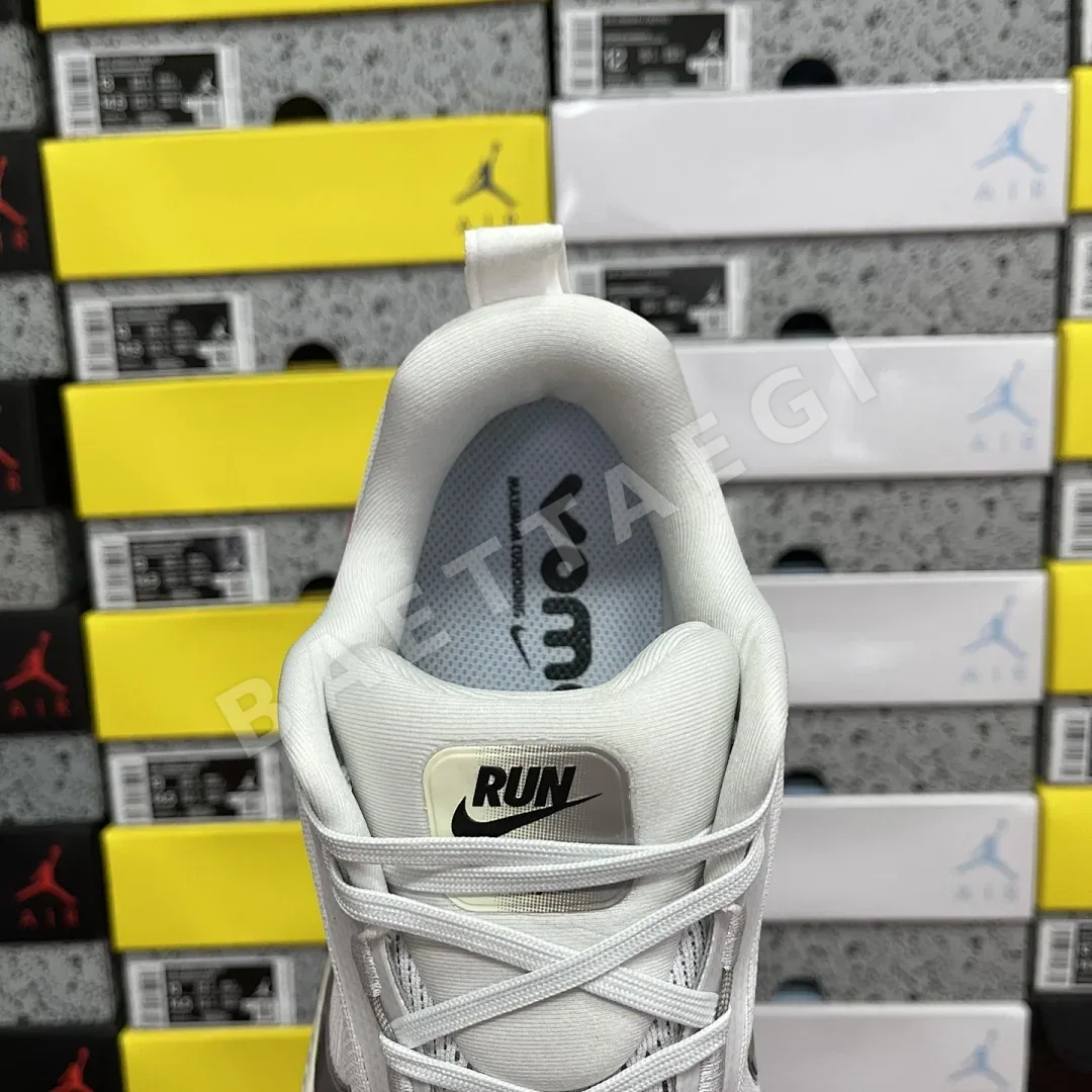 나이키 줌 보메로 18 HM6803-001 201094 Nike Zoom Vomero 18 상세 이미지 4