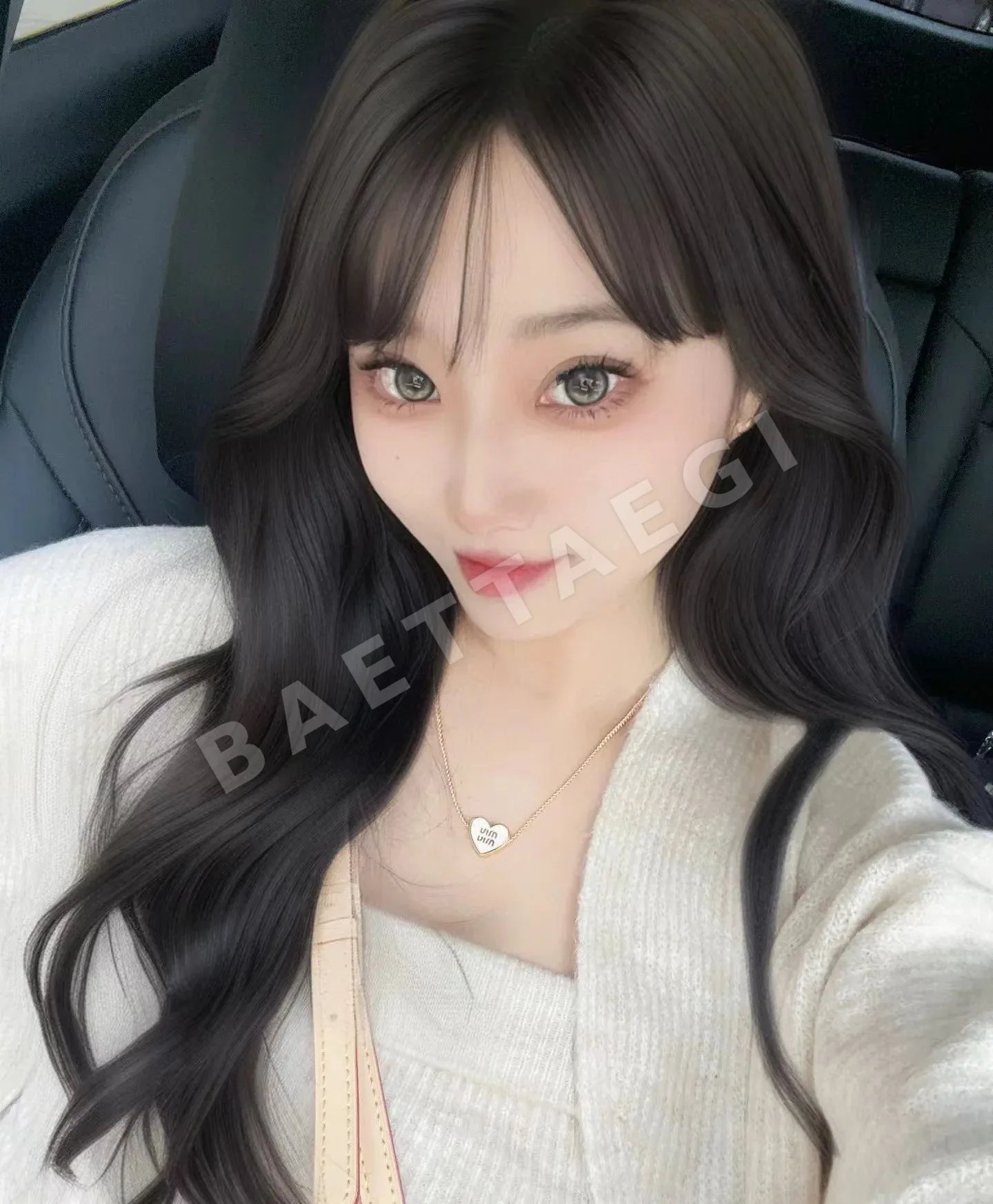 미우미우 하트 장식 팔찌 상세 이미지 2