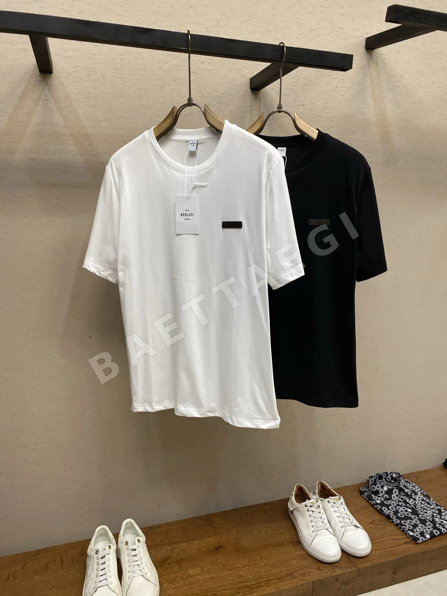 벨루티 크루넥 로고 레더 엠블럼 코튼 반팔 티셔츠 상세 이미지 3