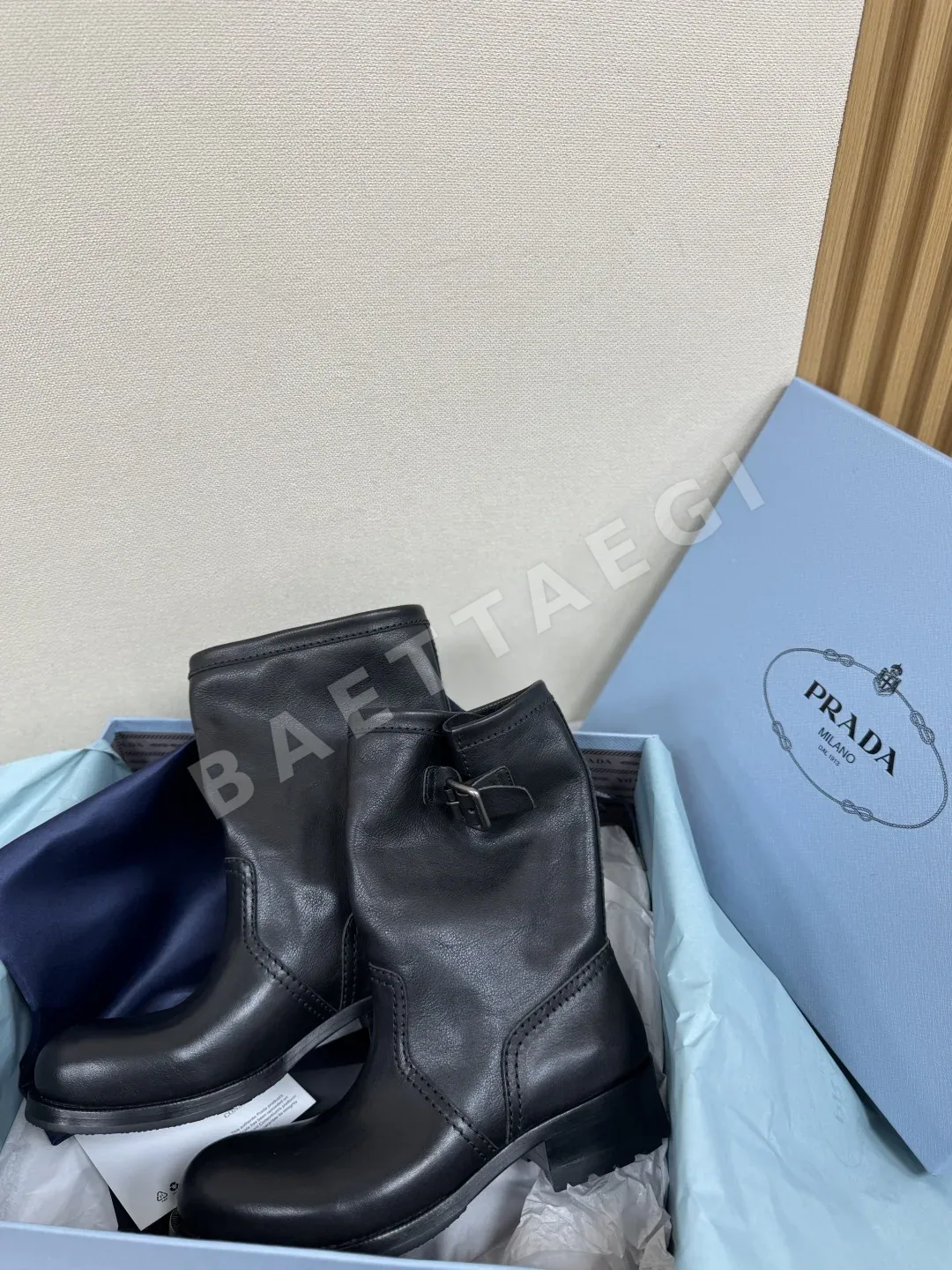 프라다 가죽 슬라우치 앵클 부츠 상세 이미지 3