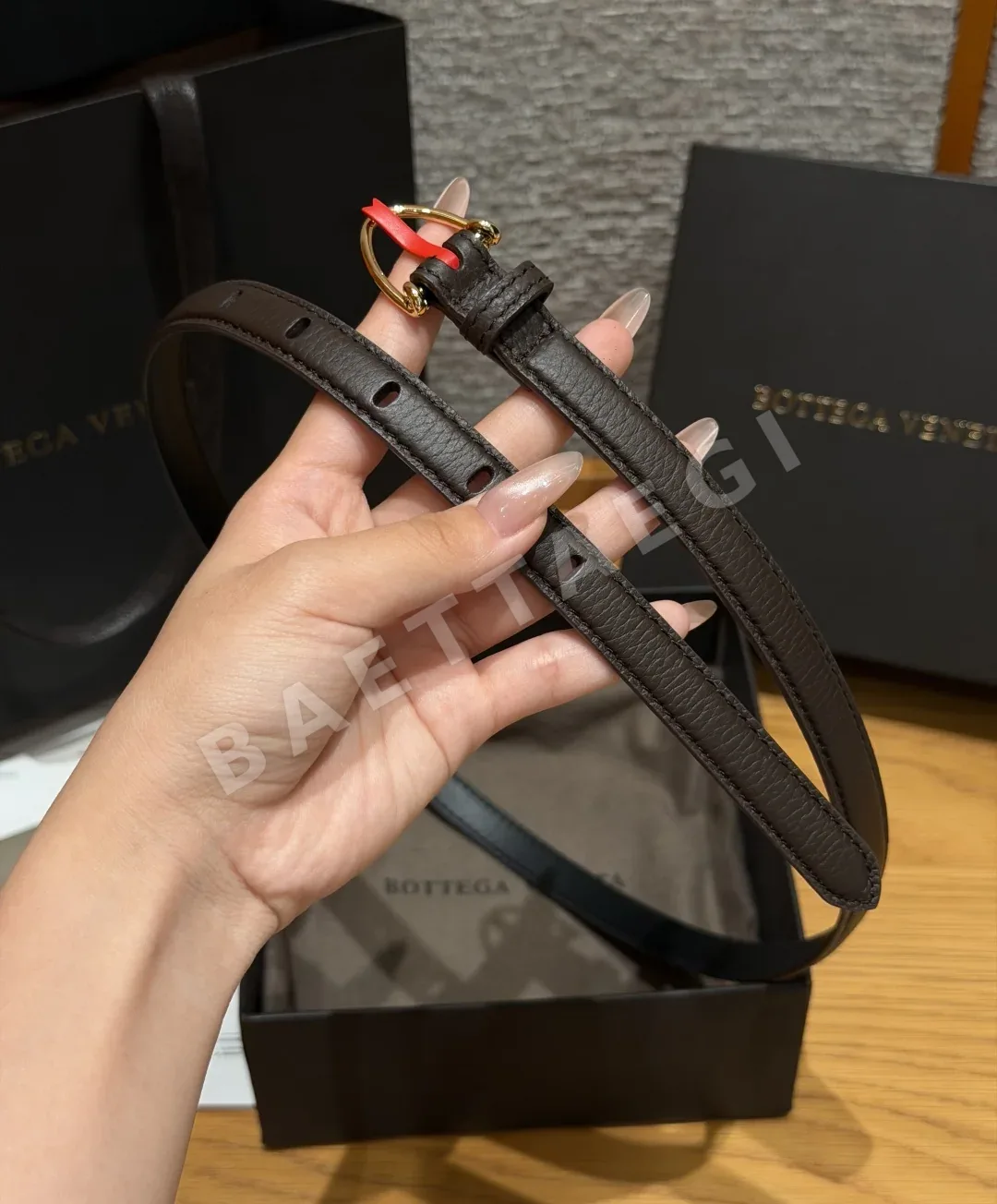 보테가베네타 호스슈핀 버클 소가죽 슬림 벨트 상세 이미지 5