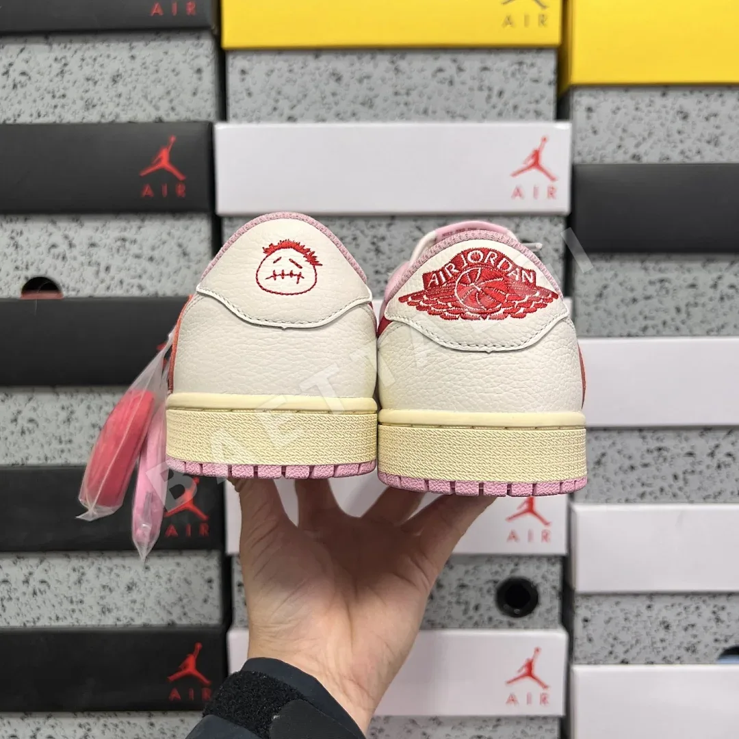 나이키 [FK] 조던 1 레트로 로우 OG SP IQ7604-101 201269 Nike Jordan 1 Retro Low OG SP 상세 이미지 4