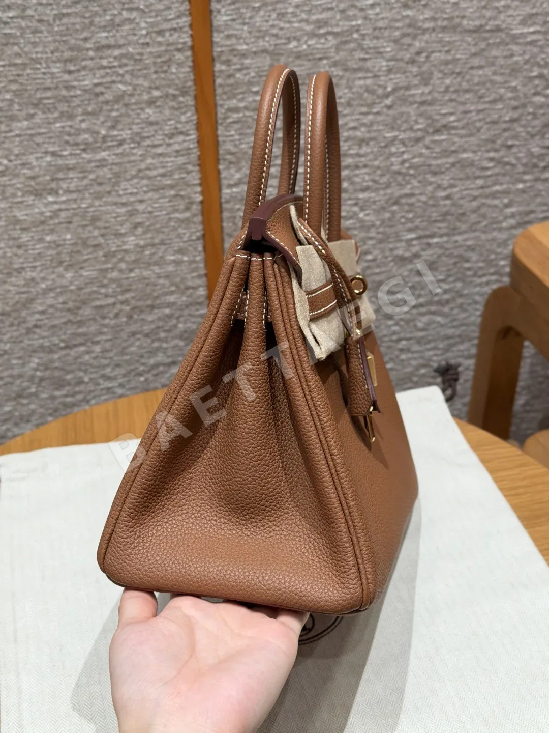 에르메스 버킨 25 골든 브라운 소가죽 가방 상세 이미지 3