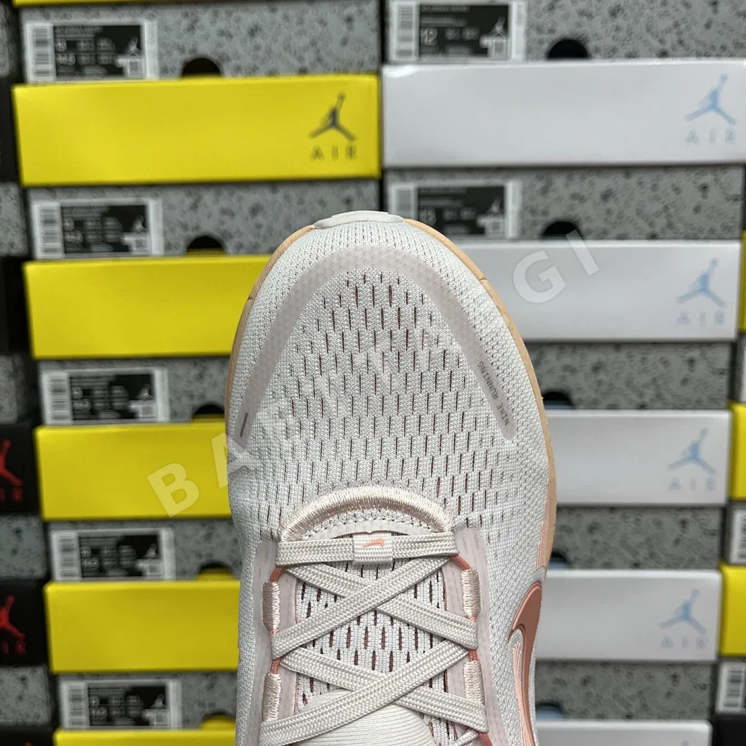 나이키 줌 보메로 18 HM6804-601 201105 Nike Zoom Vomero 18 상세 이미지 6