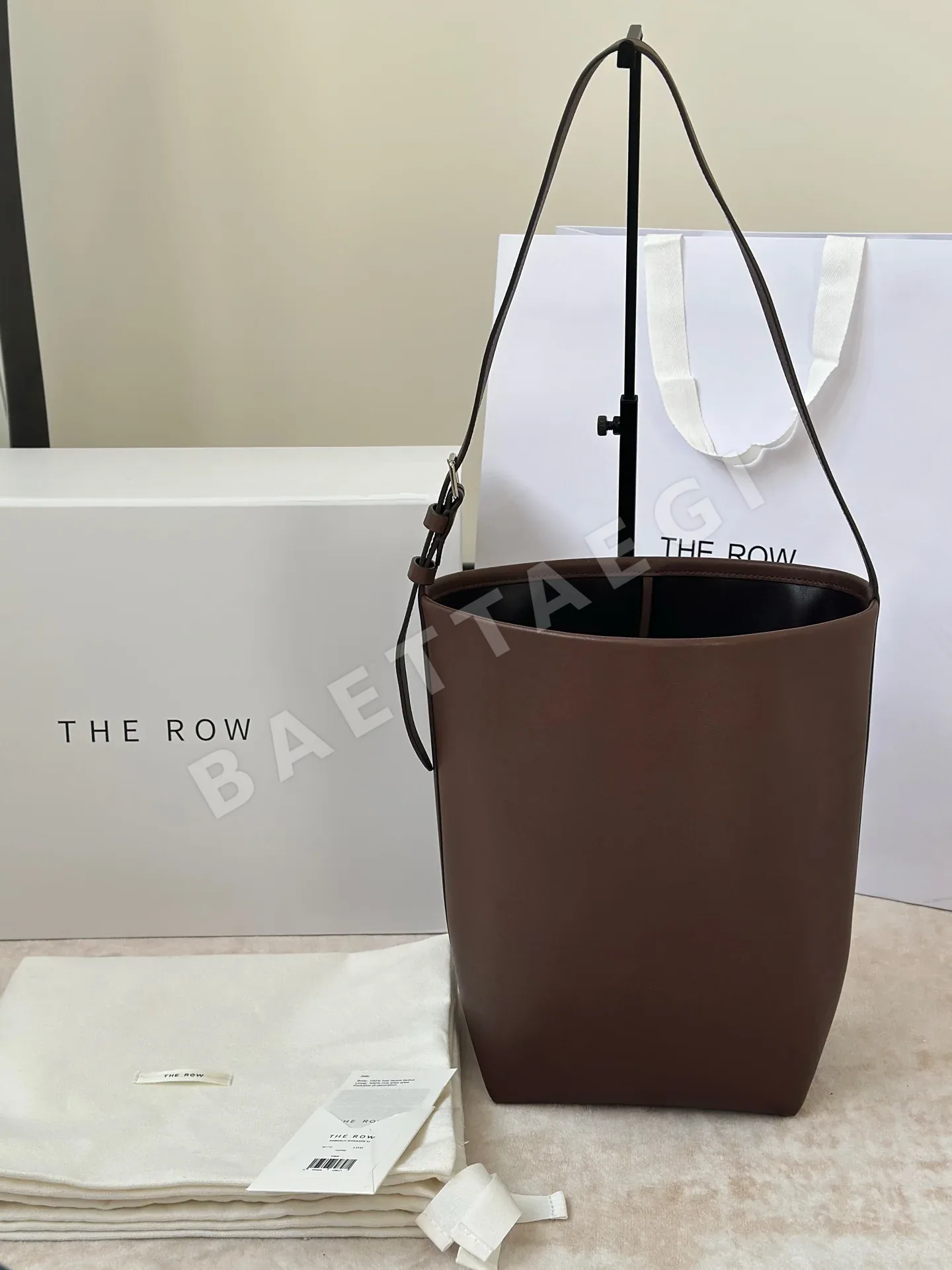 더로우 새들 가죽 버킷백 76127