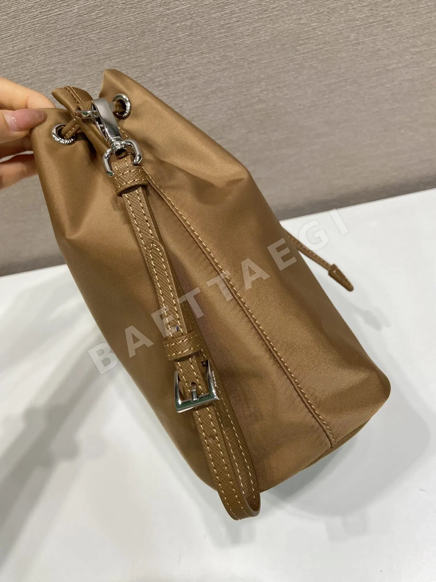 프라다 복조리 나일론 클러치백 상세 이미지 5