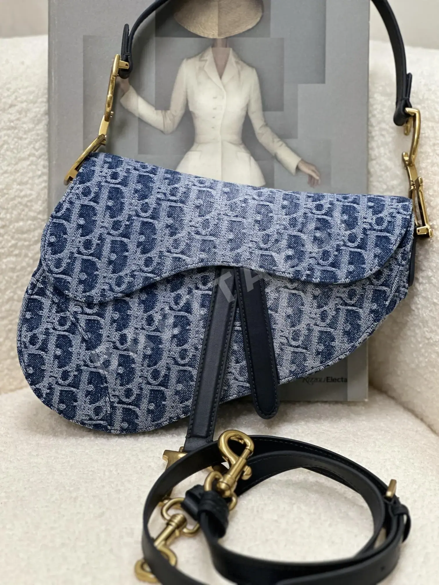 디올 모노그램 패턴 핸드백 상세 이미지 9
