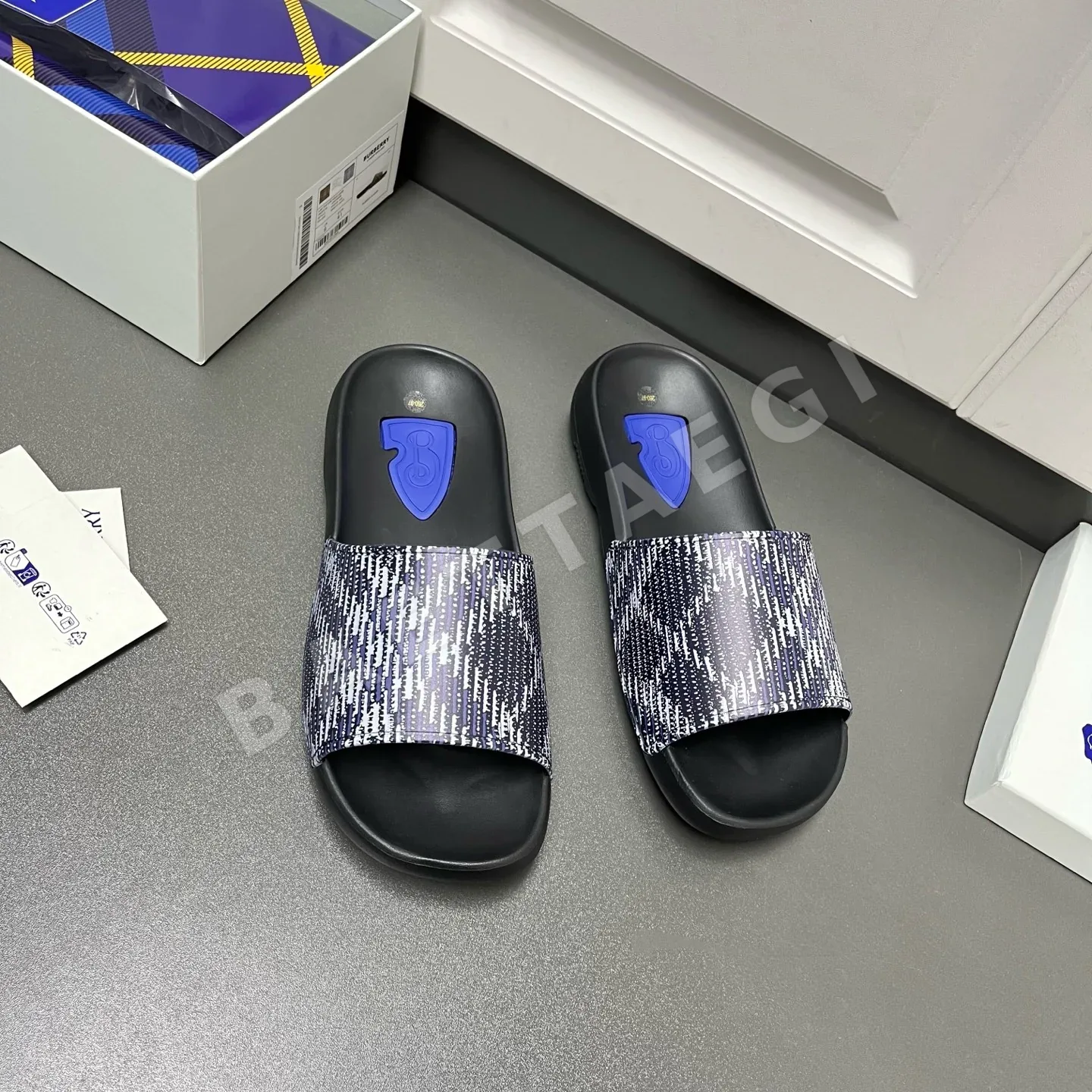 버버리 체크 샌들 상세 이미지 7