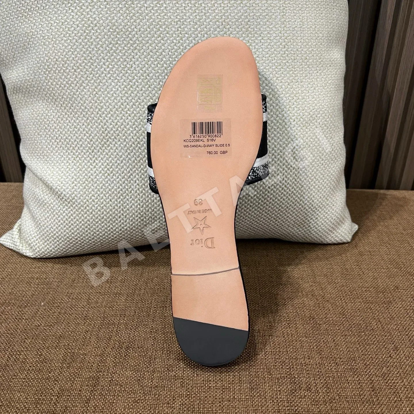 디올 자수 캔버스 샌들 상세 이미지 9