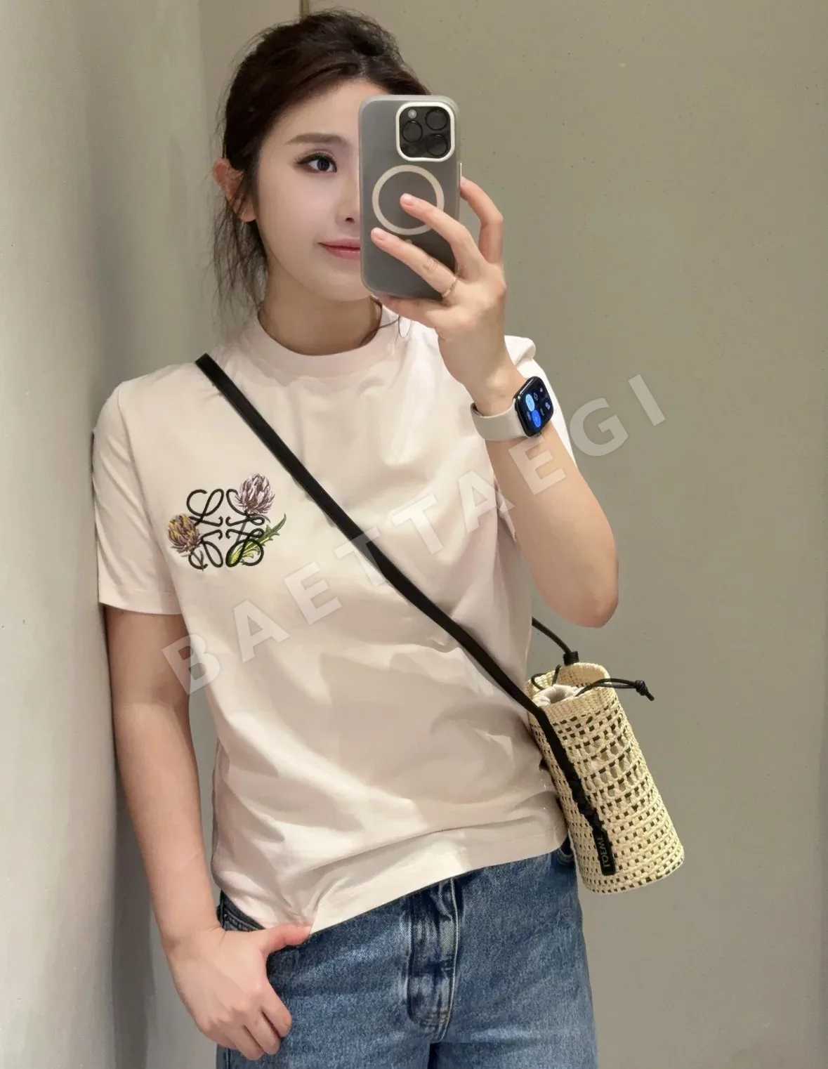 로에베 베이지 꽃무늬 자수 반팔 티셔츠 상세 이미지 3