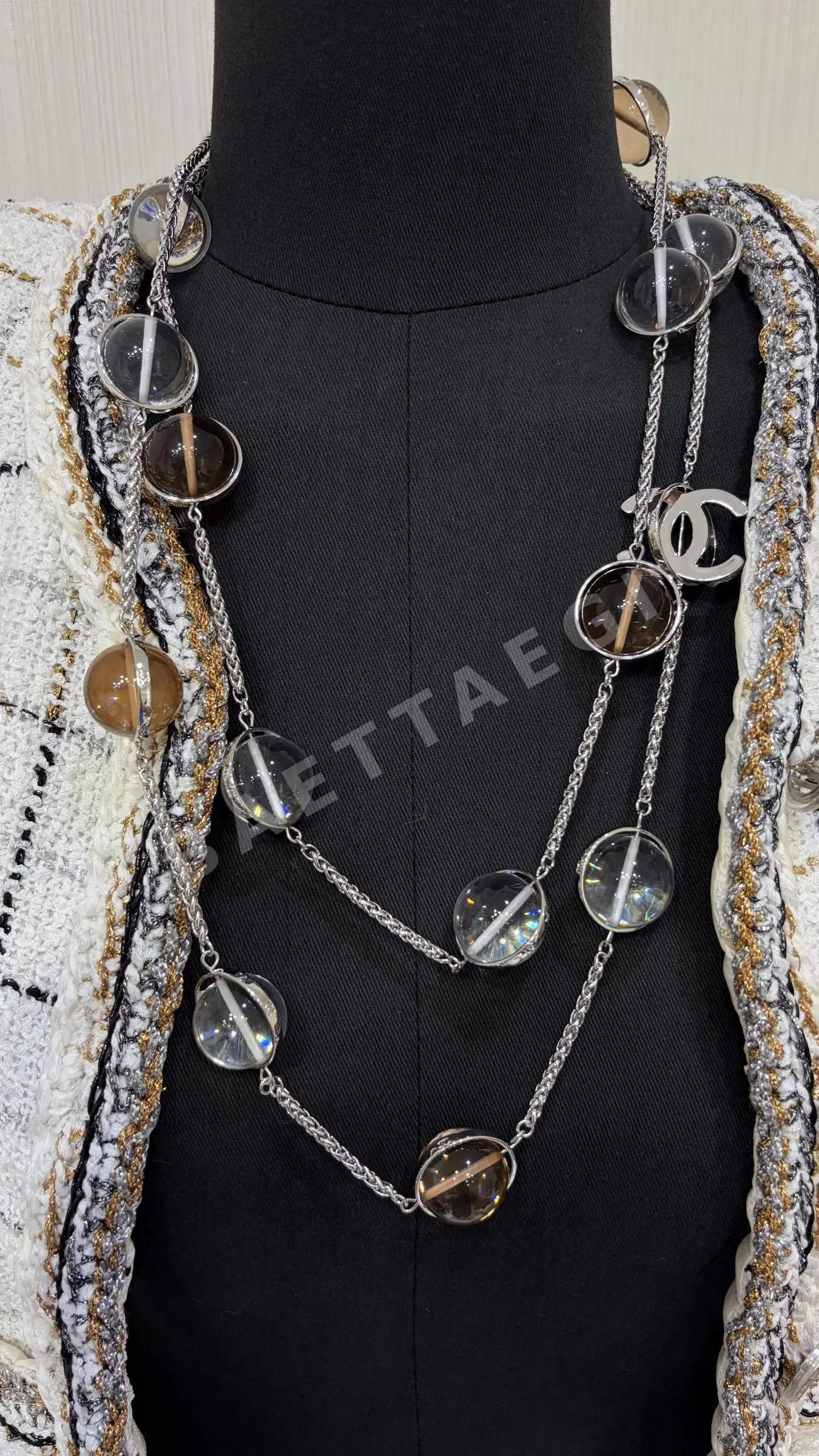 샤넬 실버 더블 C 아크릴 구체 목걸이 153769