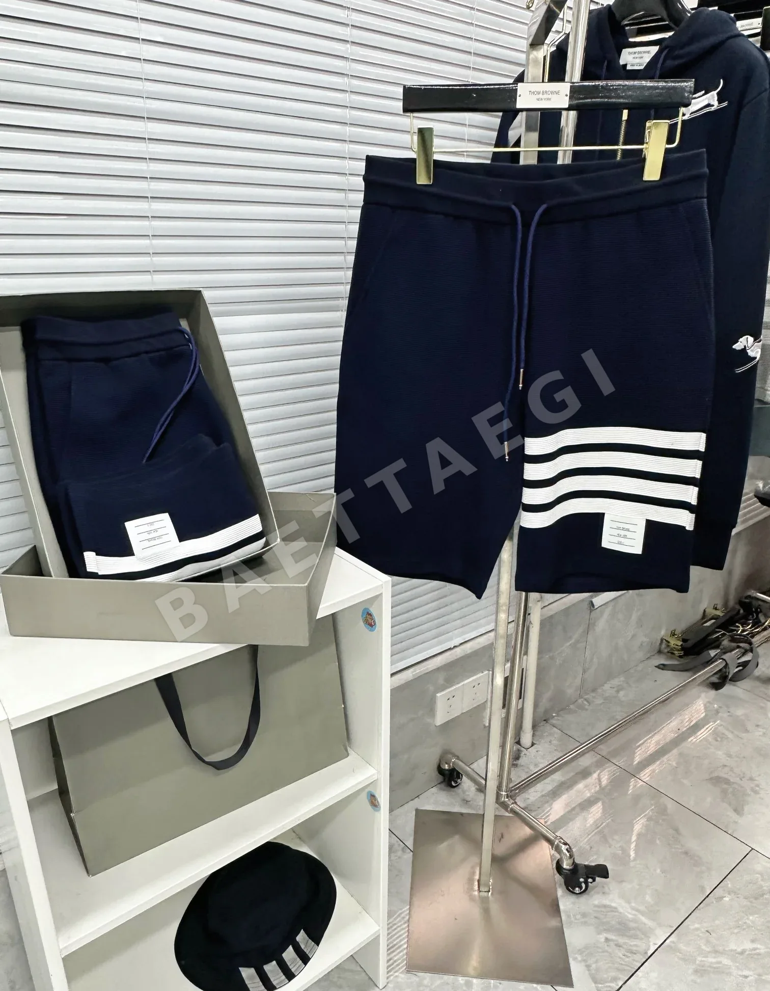 톰브라운 워터 리플 와플 면 반바지 상세 이미지 9