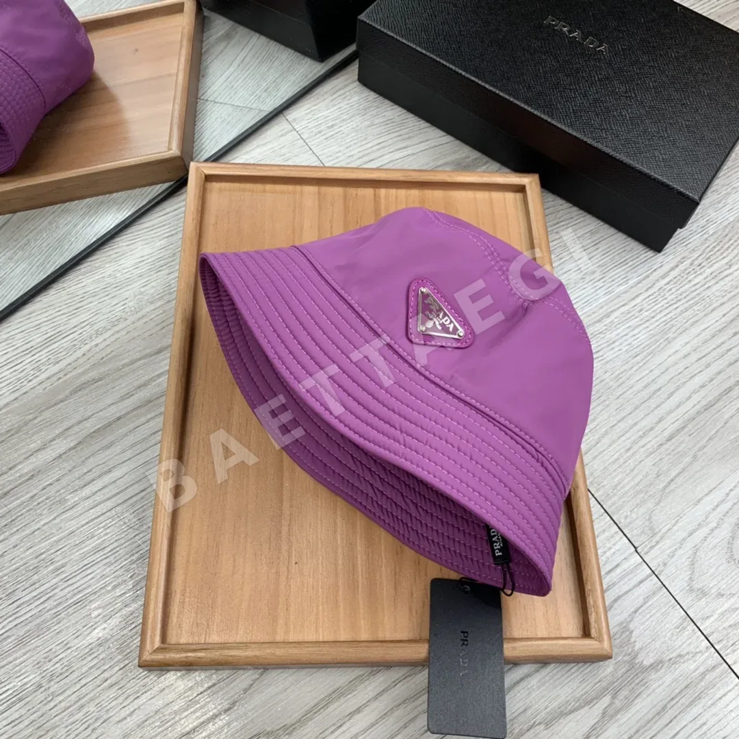 프라다 양면 삼각 로고 버킷 햇 상세 이미지 6