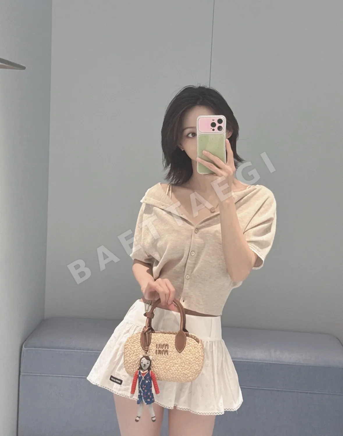 미우미우 화이트 자수 플리츠 미니스커트 상세 이미지 2