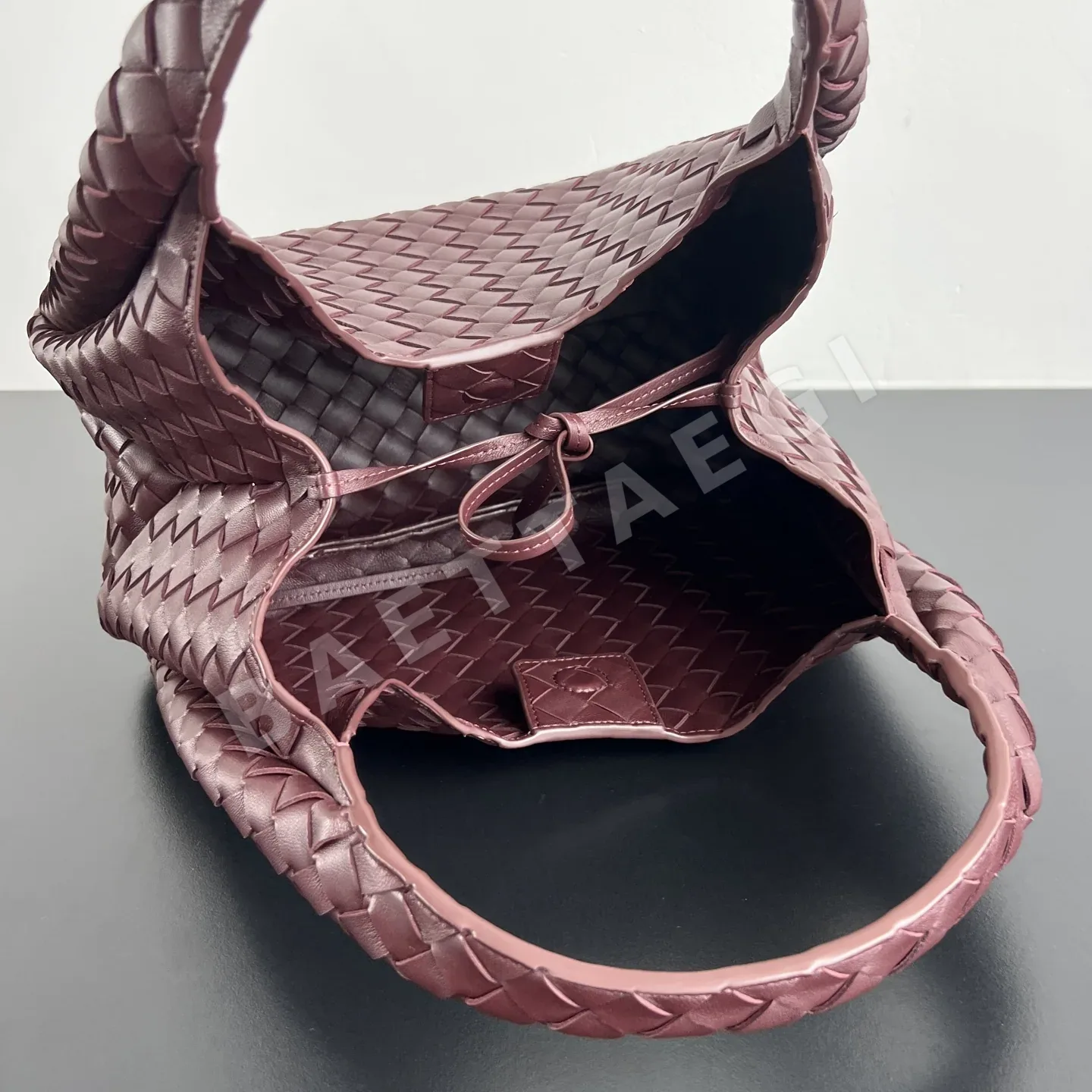 보테가베네타 칸파나 나파 램스킨 핸드백 상세 이미지 7