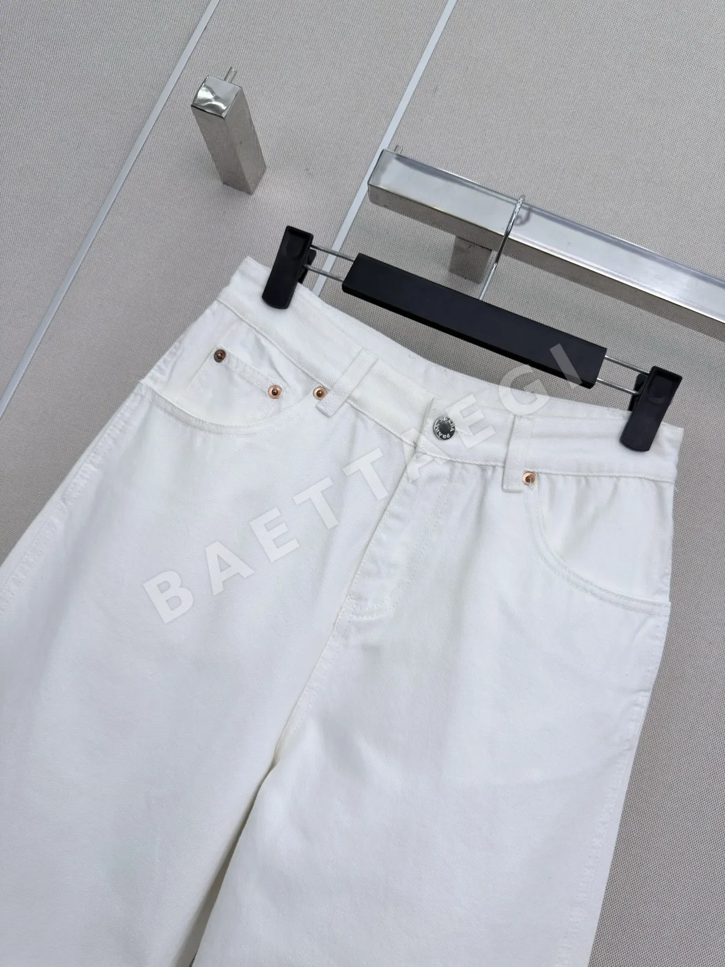 프라다 불규칙 밑단 화이트 여성 바지 상세 이미지 4