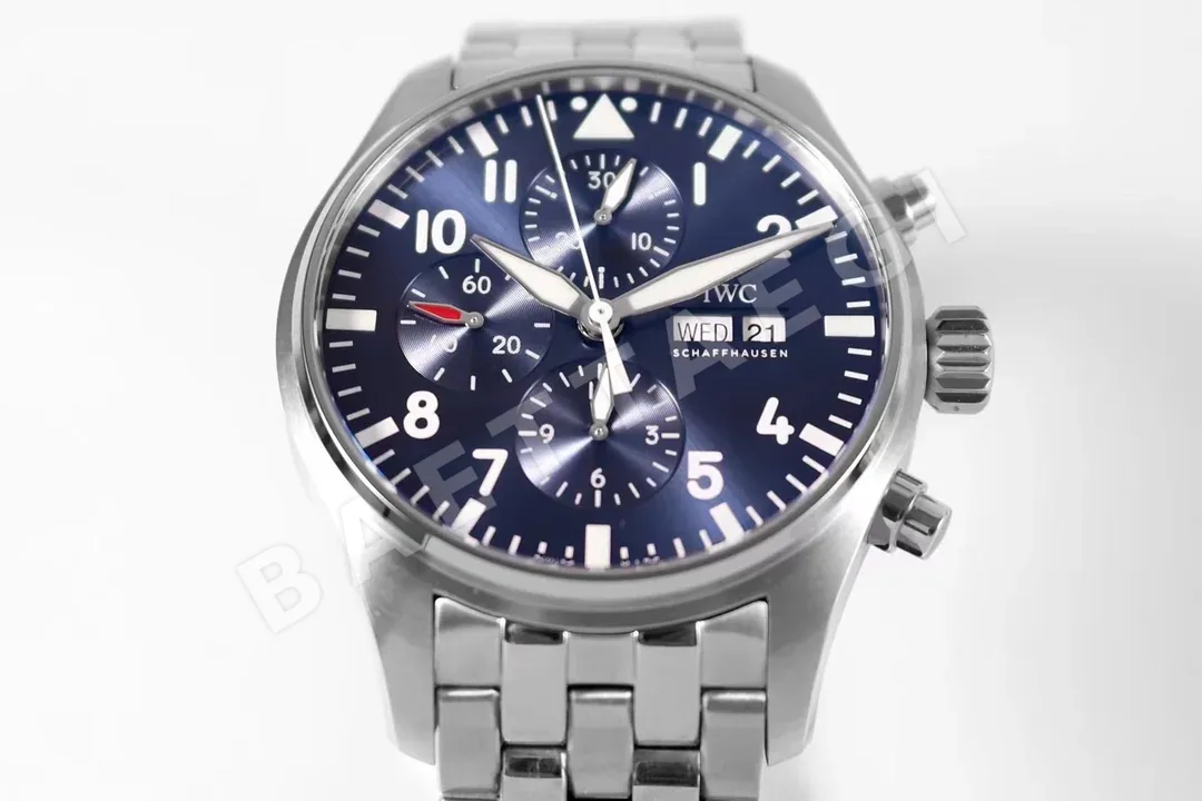 IWC 파일럿 크로노그래프 시계 상세 이미지 3