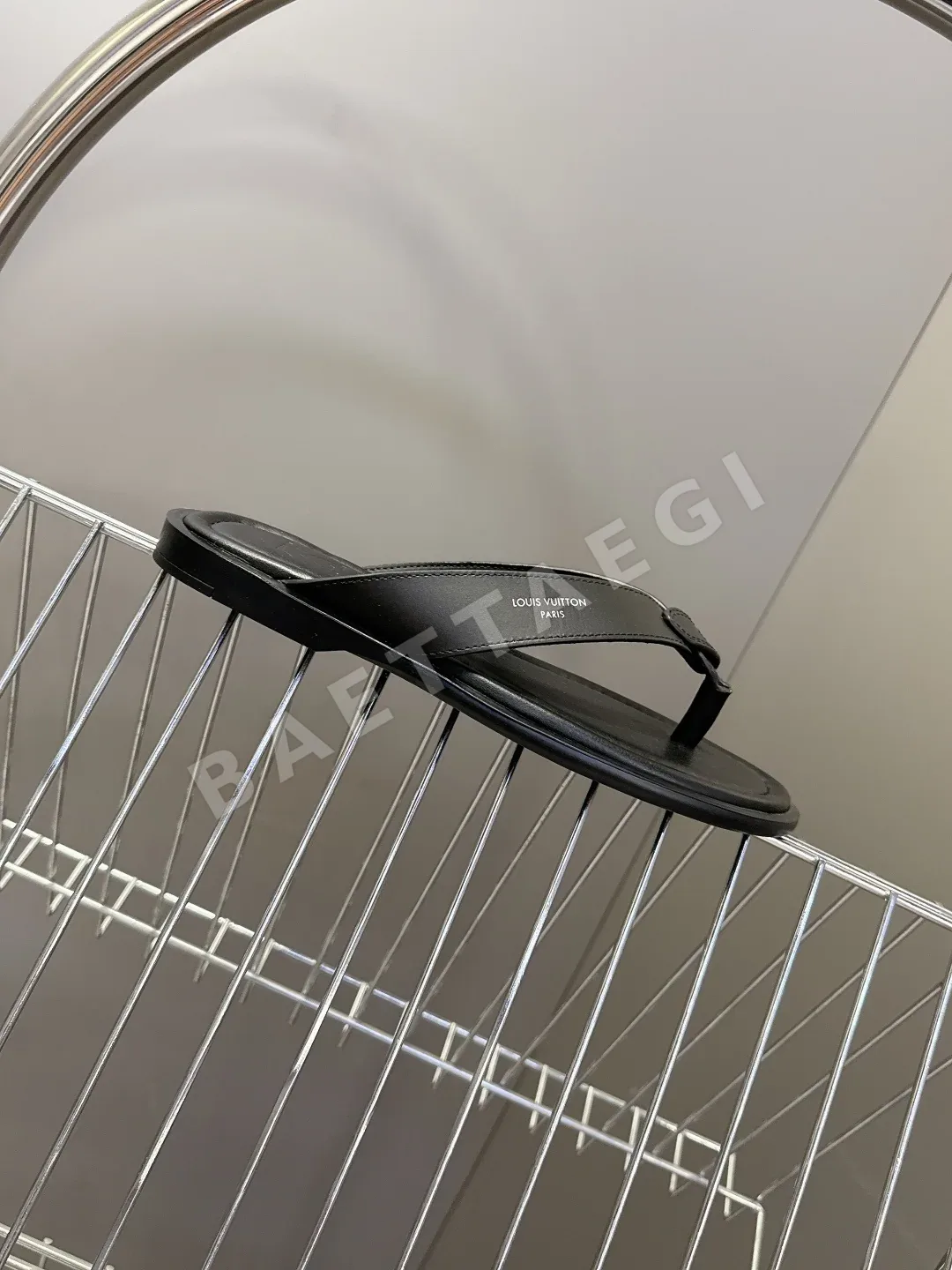 루이비통 레더 스트랩 비치 샌들 상세 이미지 5