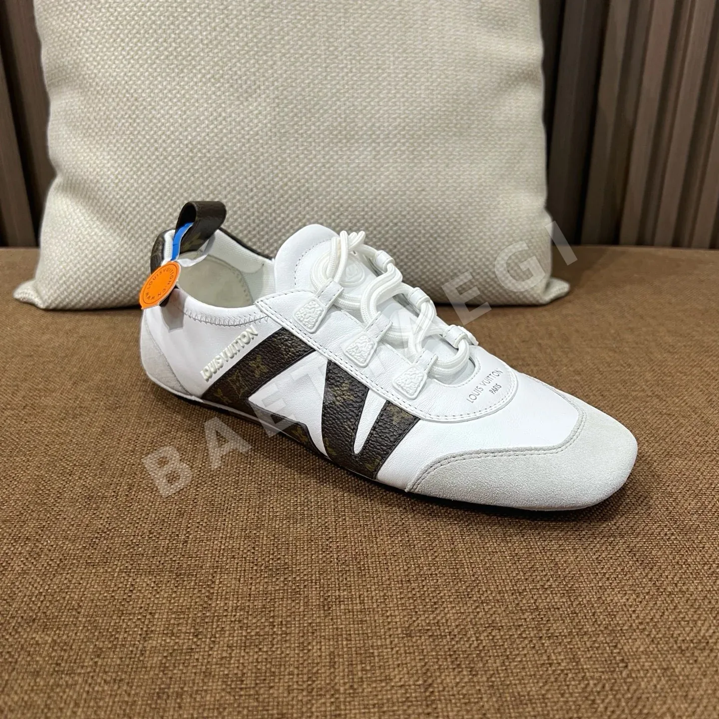 루이비통 스니커즈 램스킨 모노그램 LV 로고 상세 이미지 6