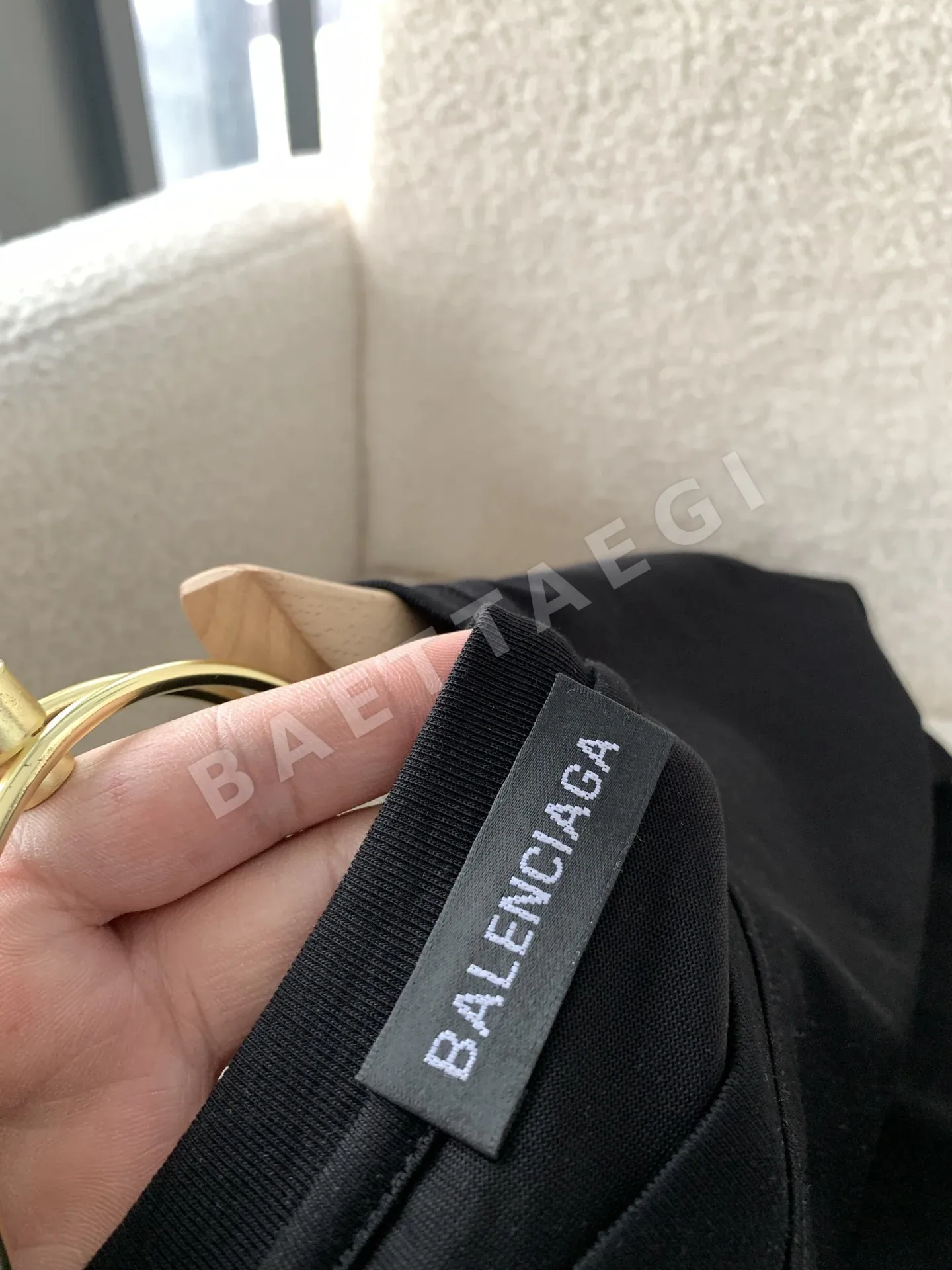 발렌시아가 클래식 로고 크루넥 반팔티 상세 이미지 5