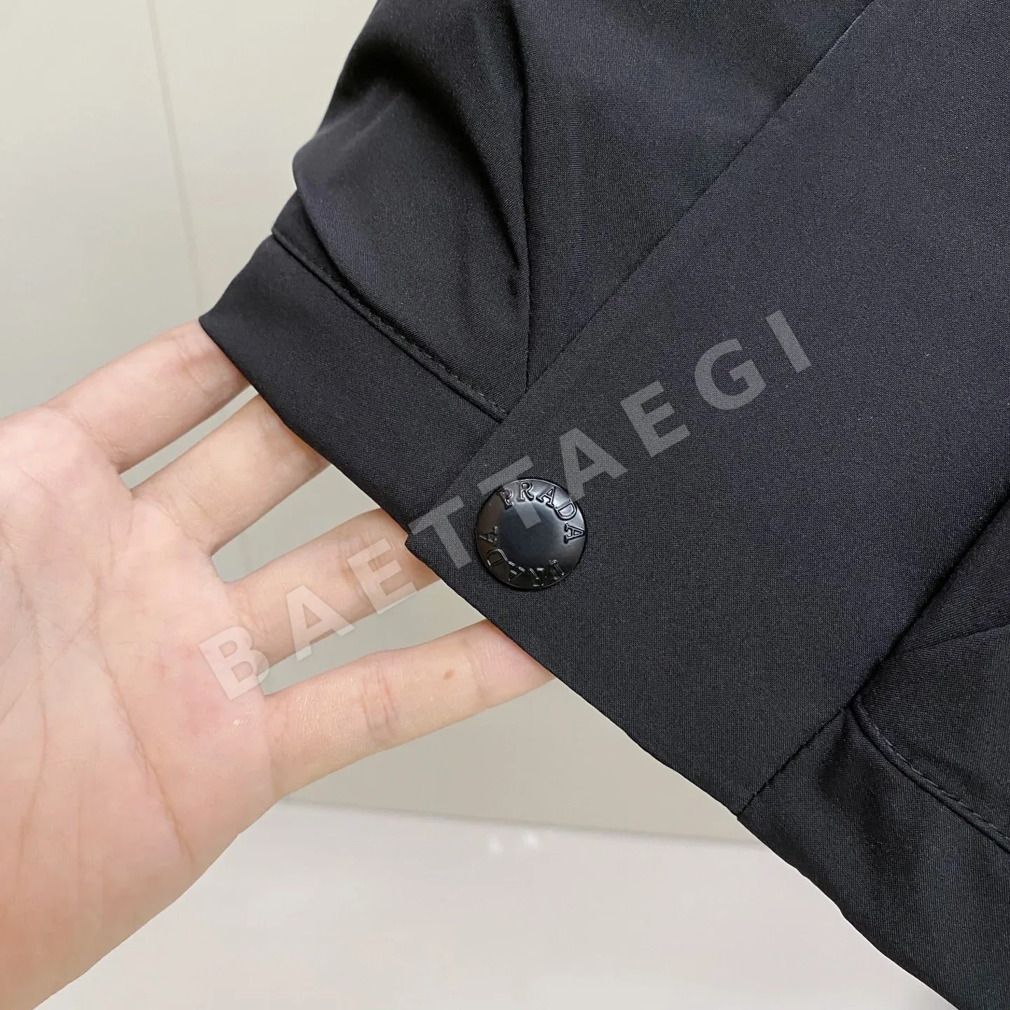 프라다 구스다운 남성 패딩 자켓 상세 이미지 8