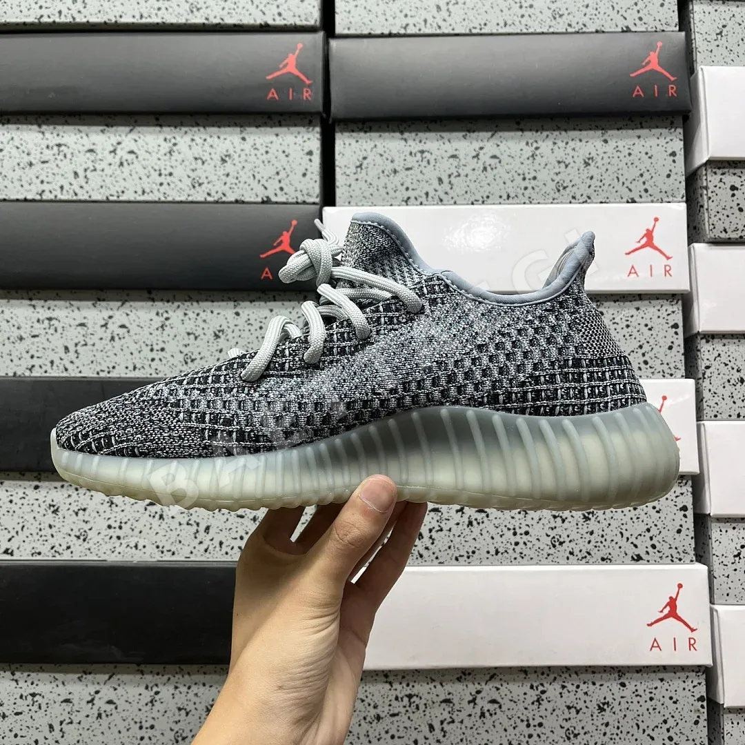 아디다스 [XQ] 이지 부스트 350 V2 GY7657 200792 Adidas Yeezy Boost 350 V2 Ash Blue 상세 이미지 3