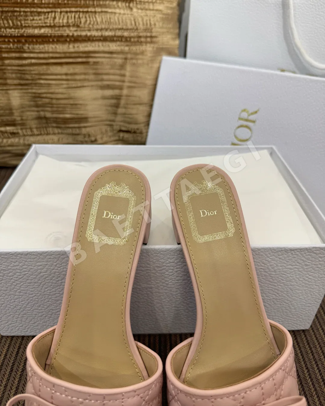 디올 카나쥬 램스킨 퀼팅 샌들 상세 이미지 8